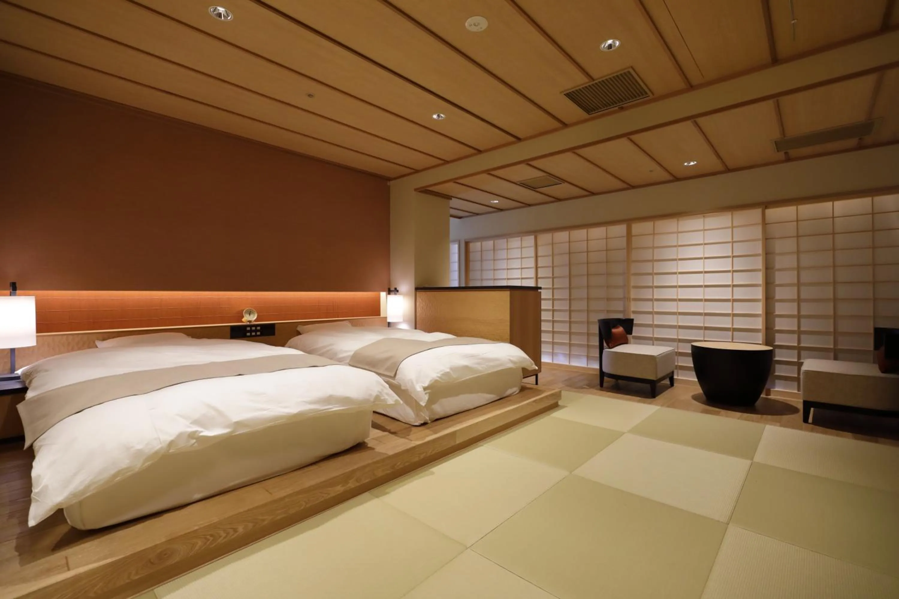 Photo of the whole room, Bed in Oku Yugawara SANSUIROU