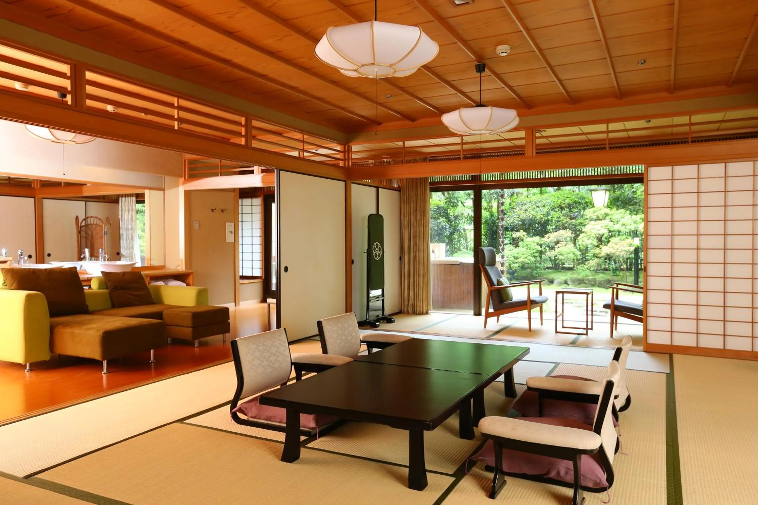 Photo of the whole room in Oku Yugawara SANSUIROU