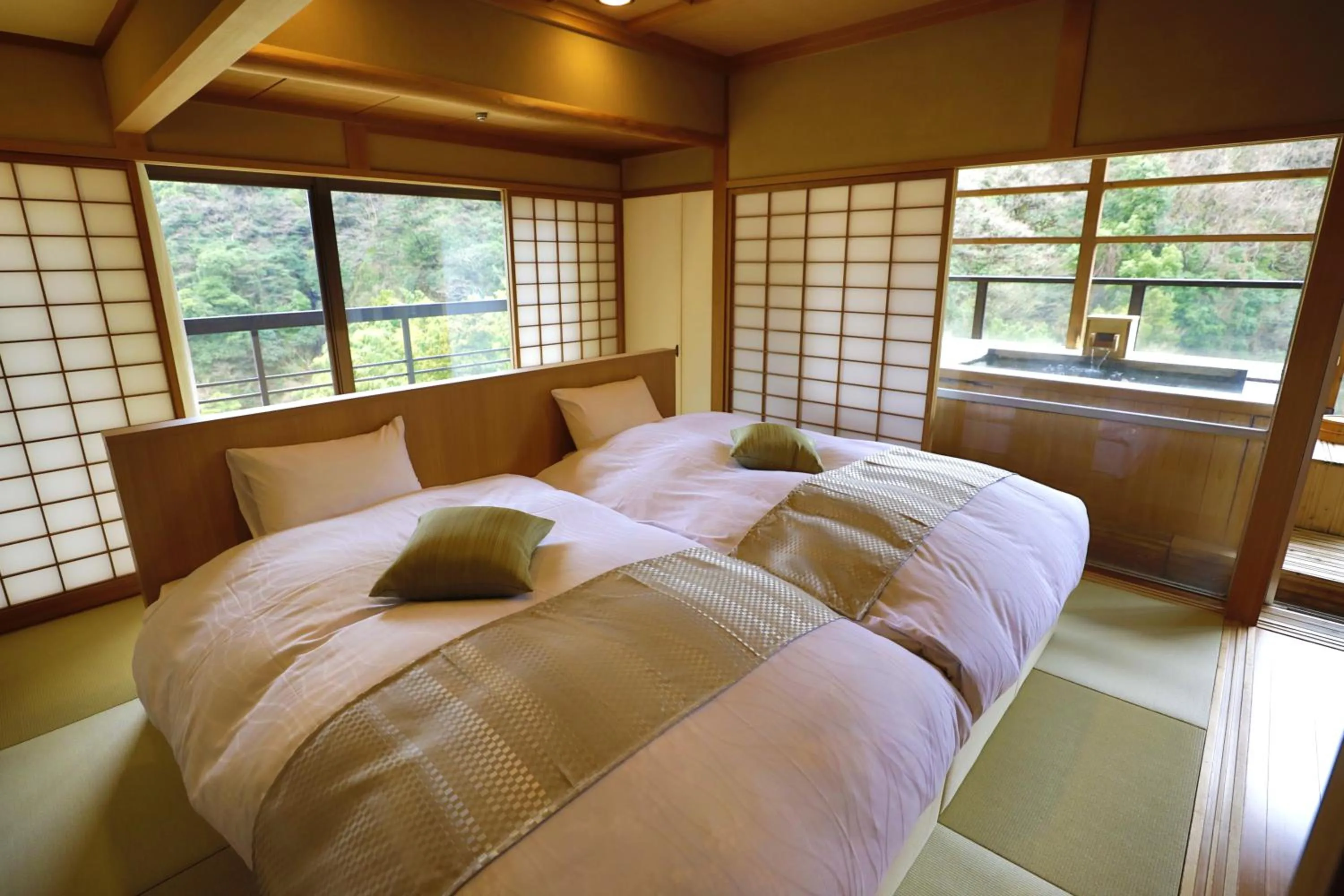 Bed in Oku Yugawara SANSUIROU