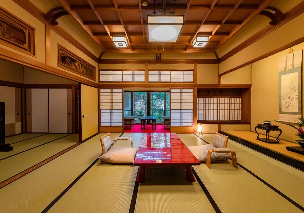 Family Room with Private Bathroom in Haiya Family Room with Private Bathroom in Haiya