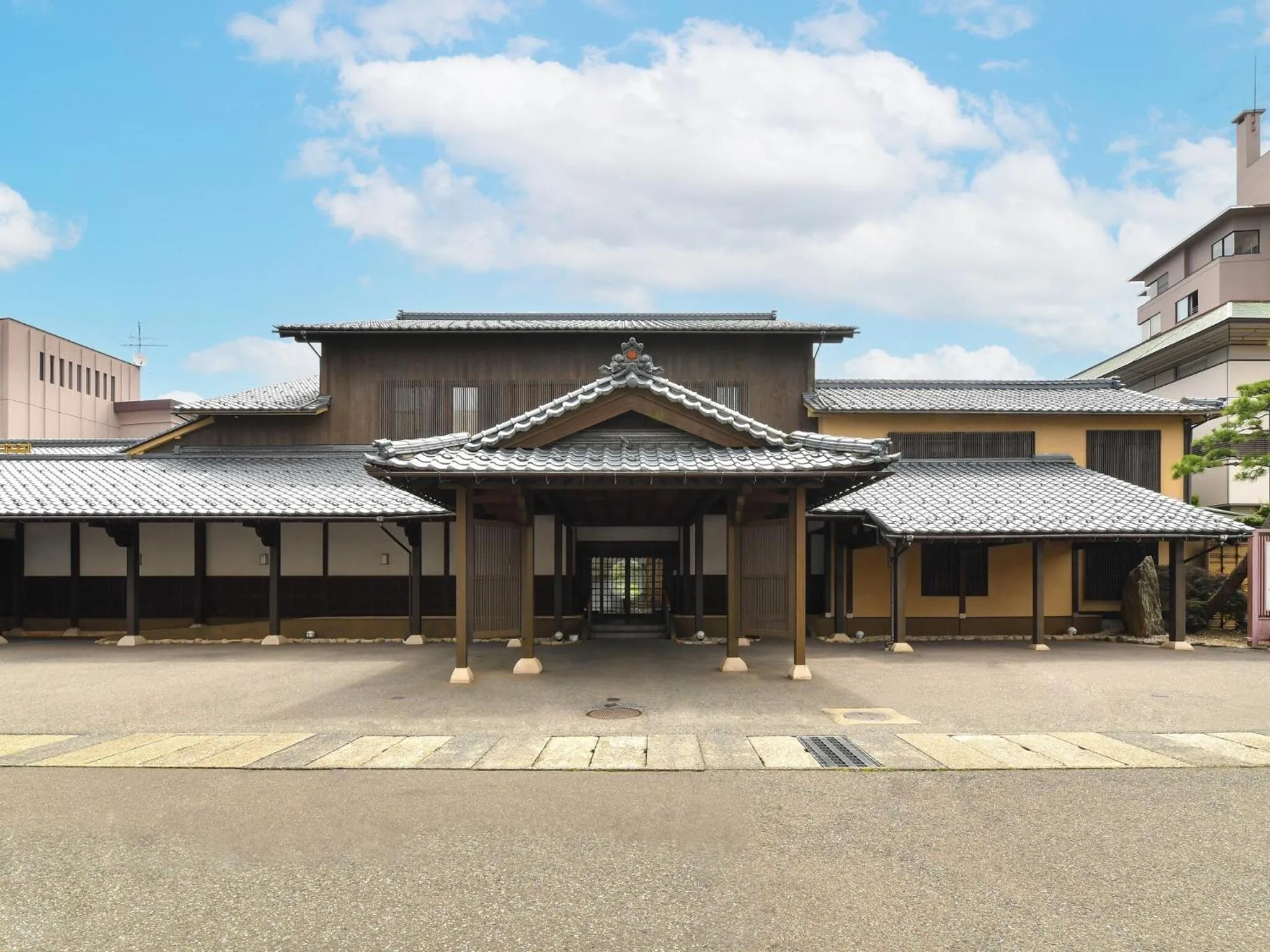 Property building in Haiya