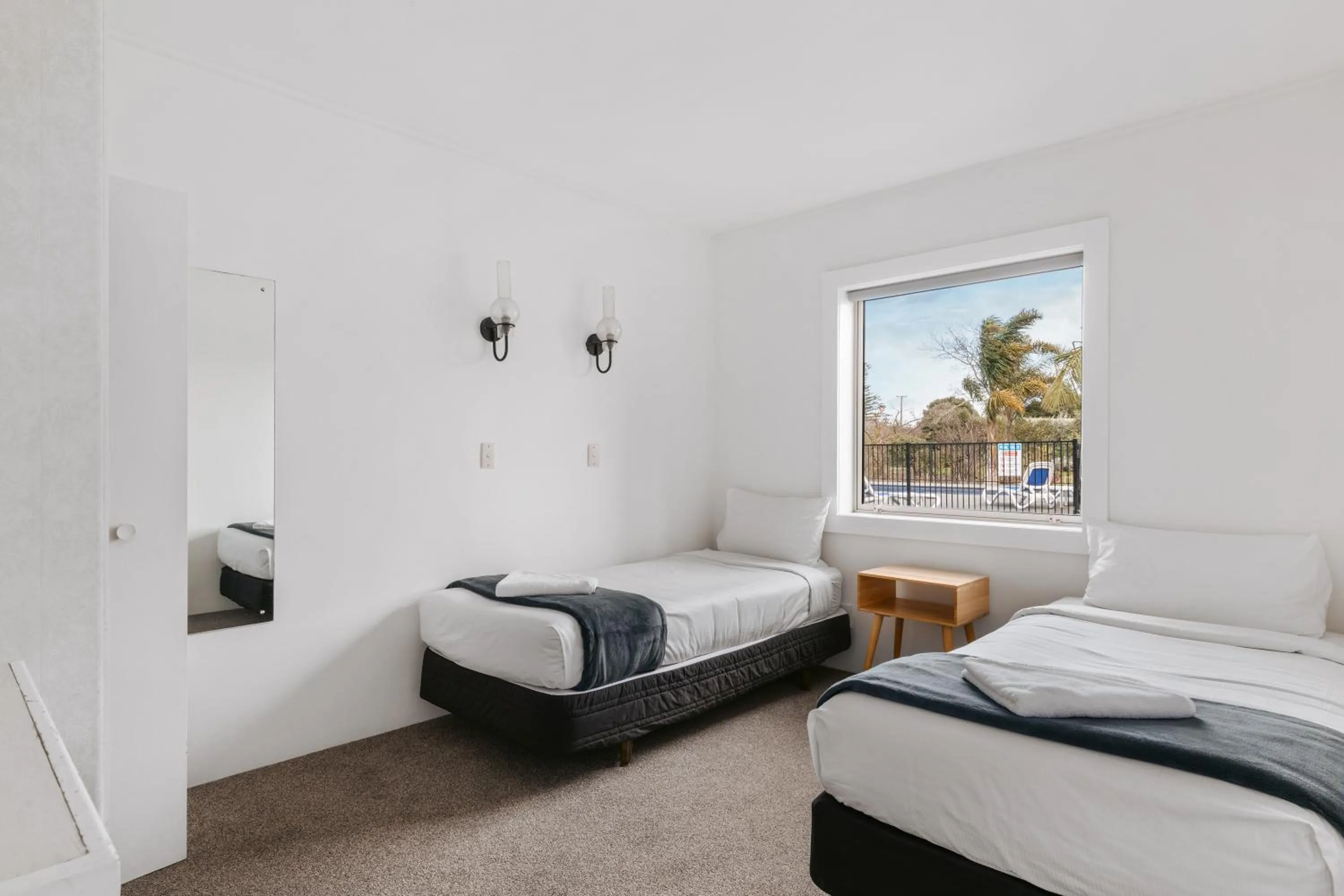 Bedroom, Bed in Avalon Motel Thames - Wenzel Motels