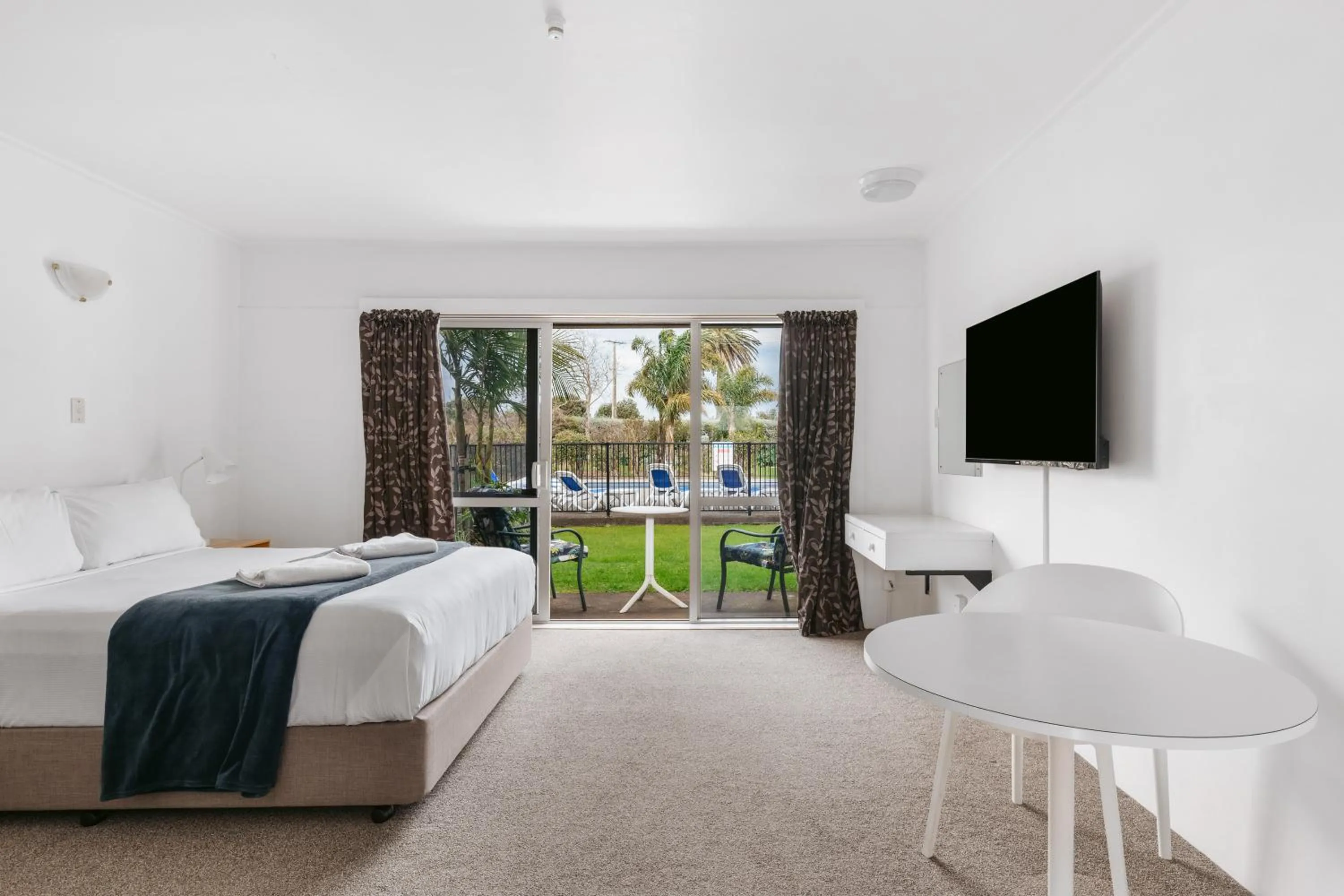 Bed in Avalon Motel Thames - Wenzel Motels