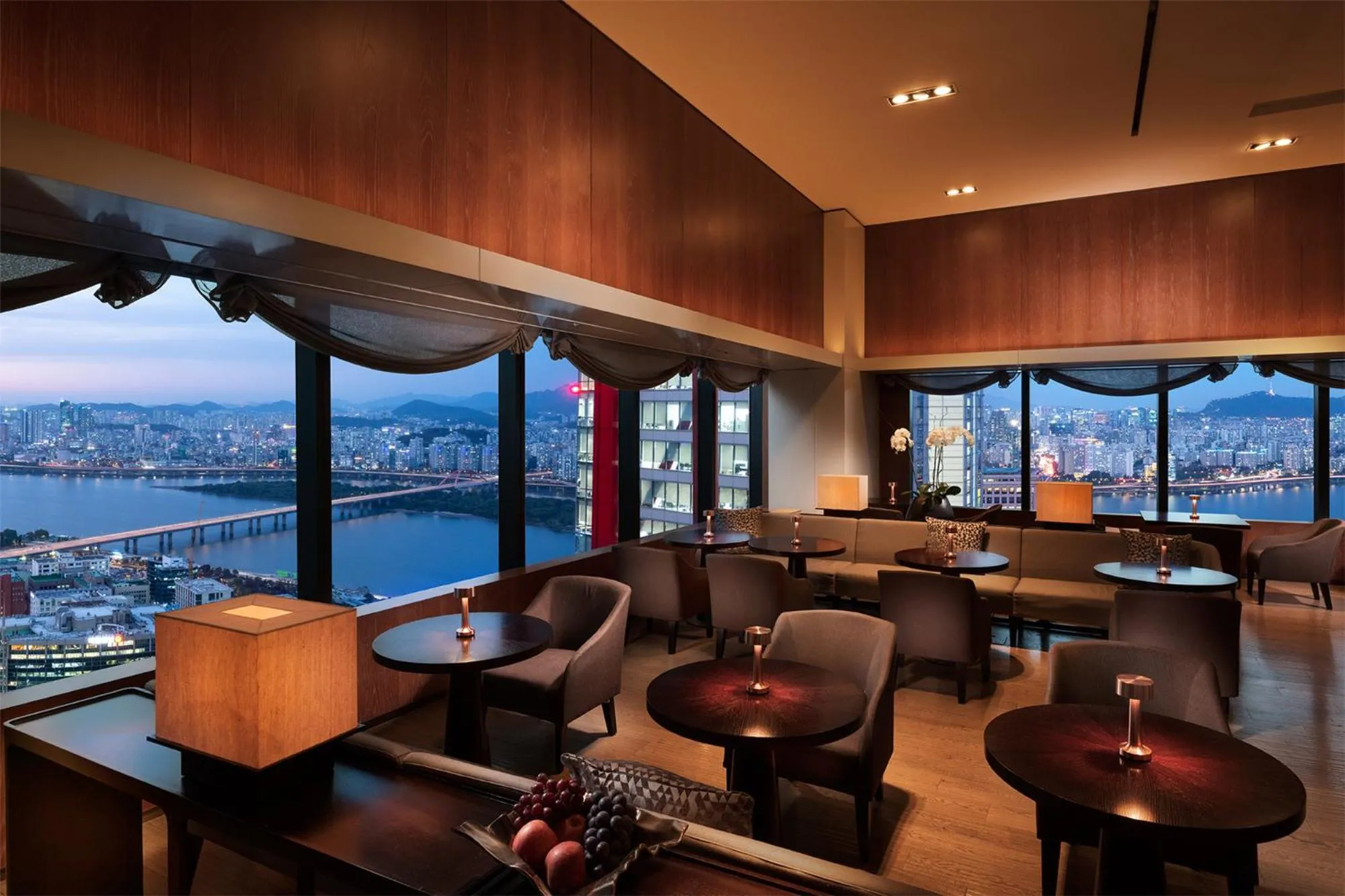 Lounge or bar in Conrad Seoul