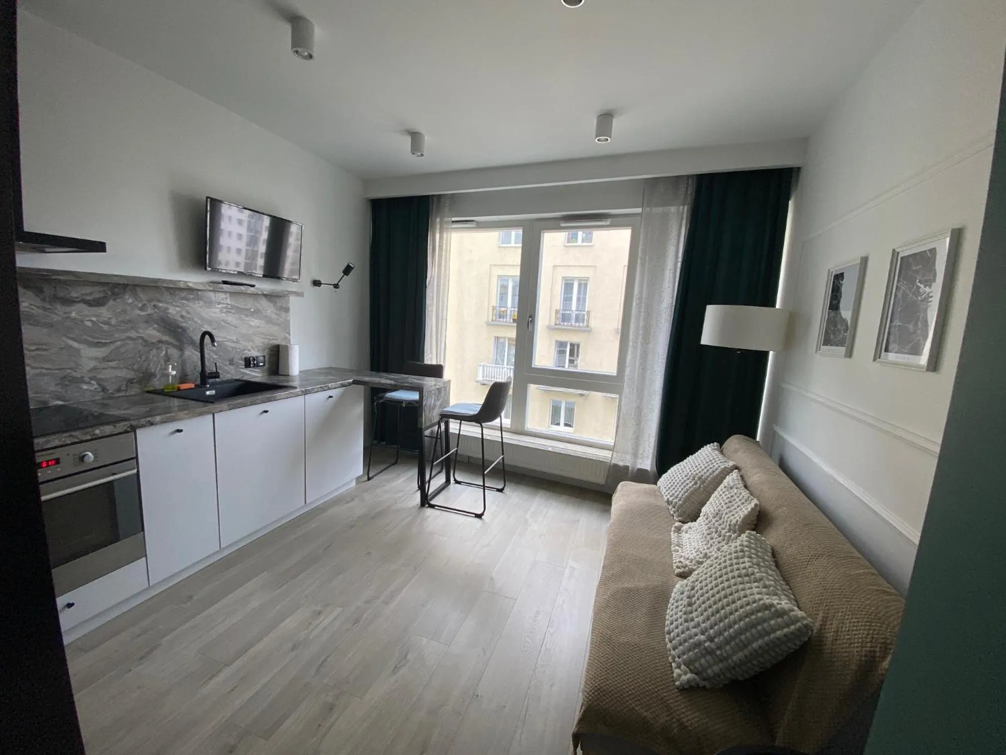 Kitchen or kitchenette in Sleepy3city Apartments Batorego 9