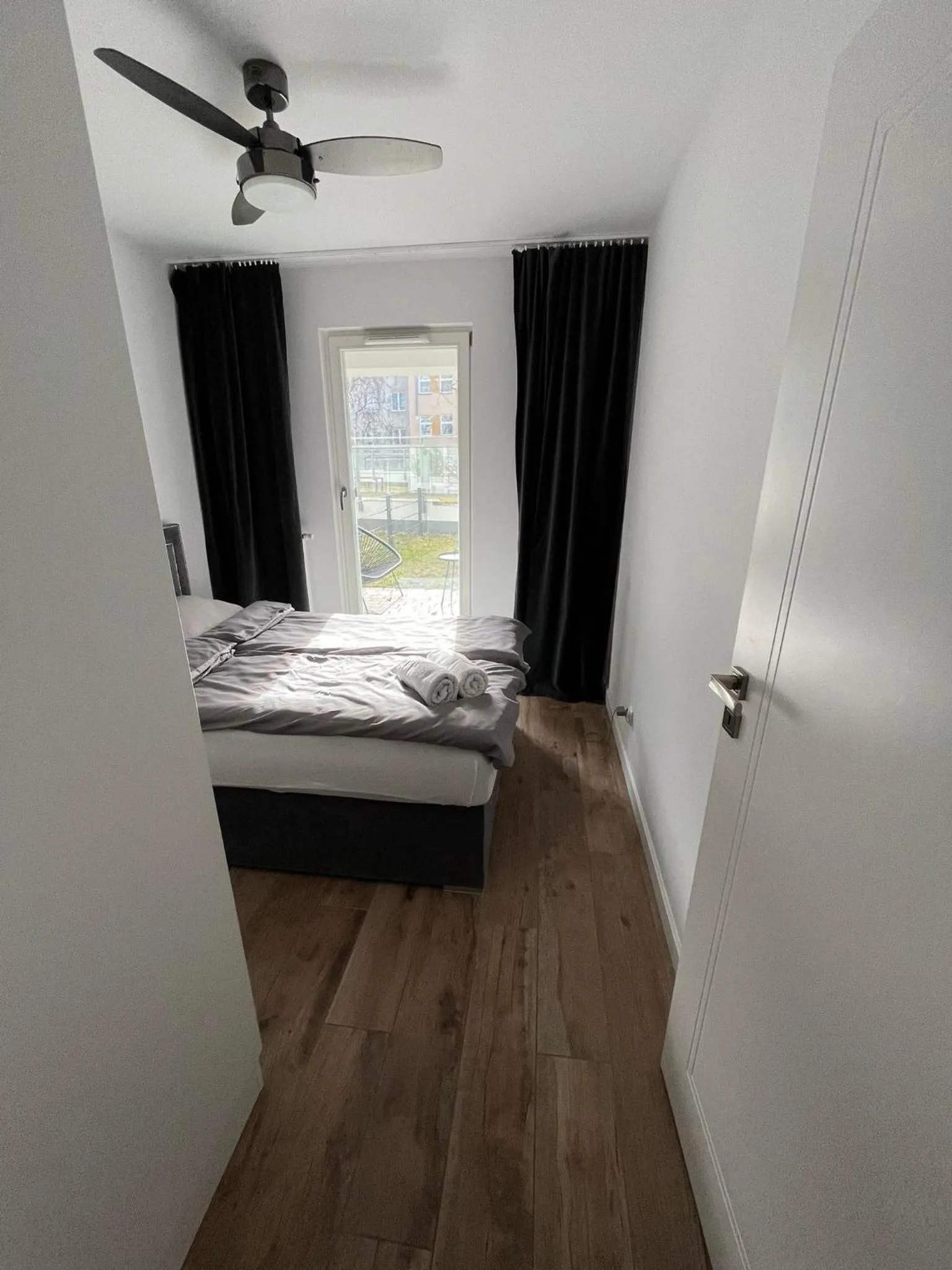 Bedroom, Bed in Sleepy3city Apartments Batorego 9