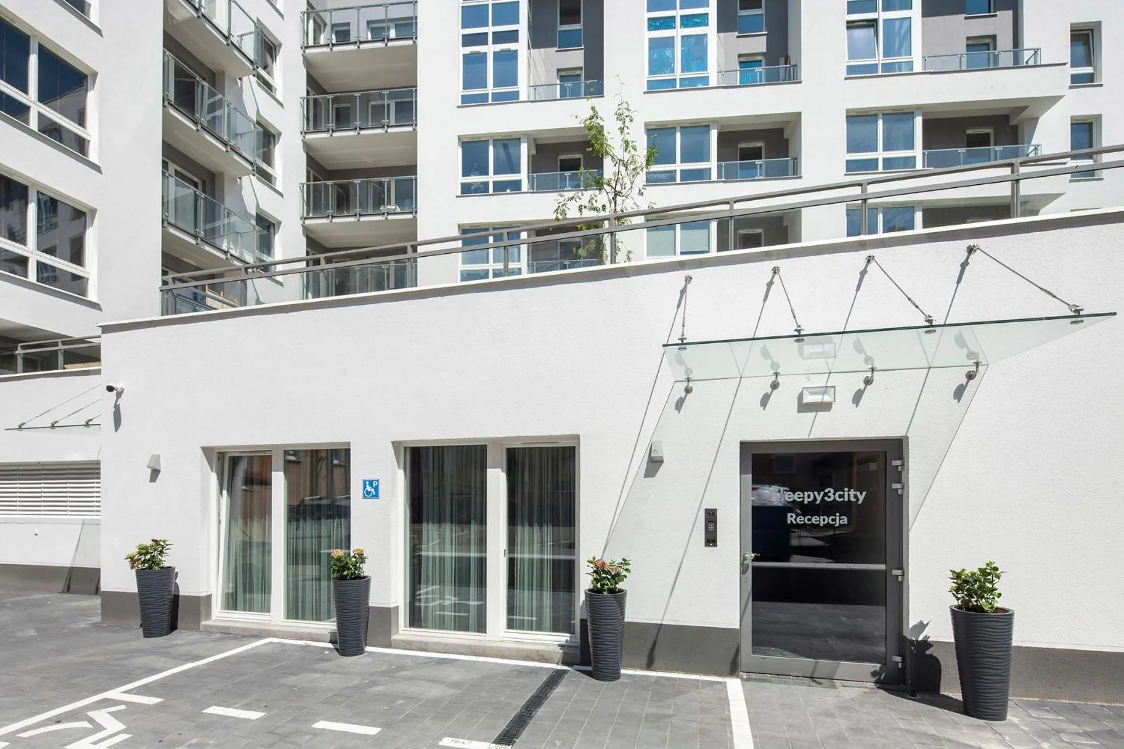 Facade/entrance in Sleepy3city Apartments Batorego 9