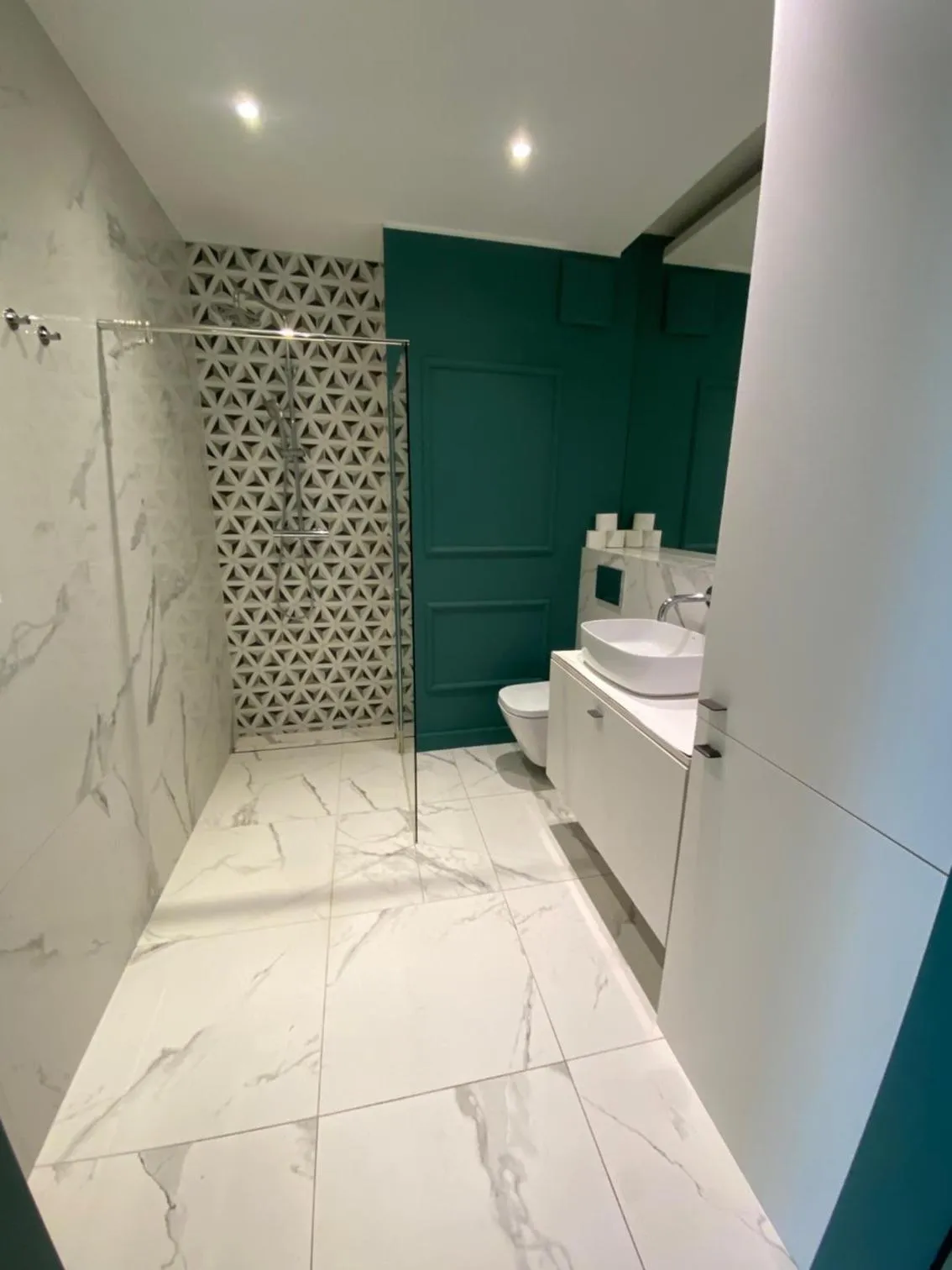 Shower in Sleepy3city Apartments Batorego 9