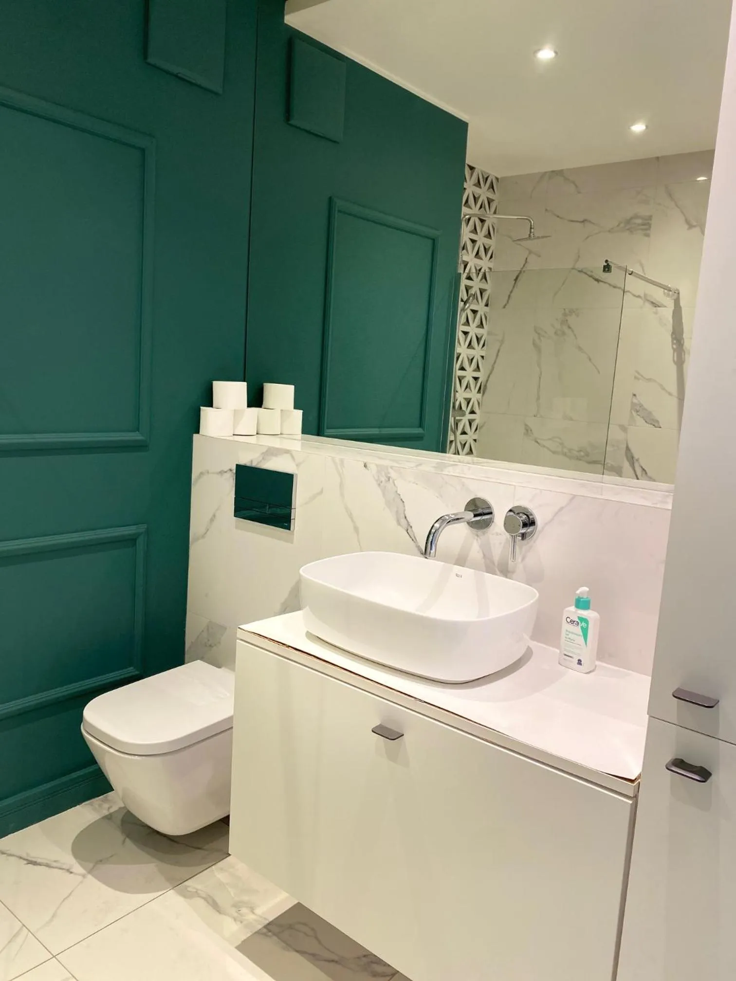 Toilet in Sleepy3city Apartments Batorego 9