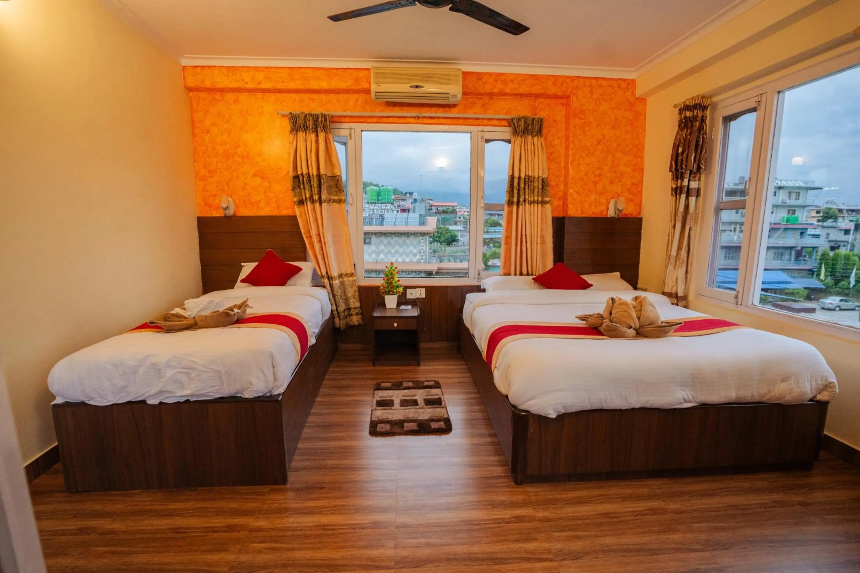 Bed in Hotel Himalayan Inn