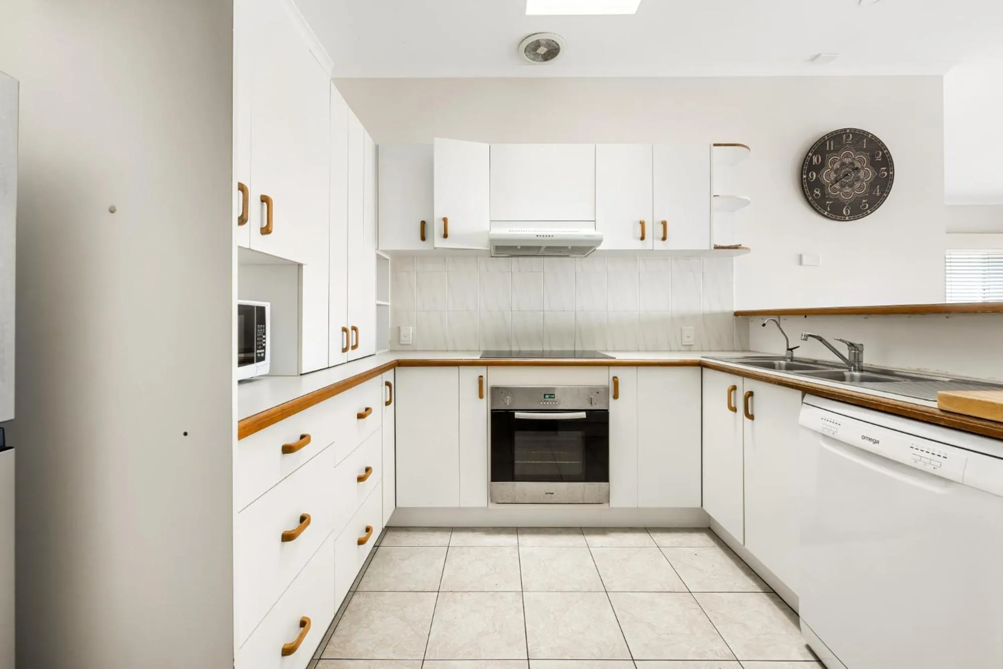 Kitchen or kitchenette in Central Motel Mooloolaba and Apartments