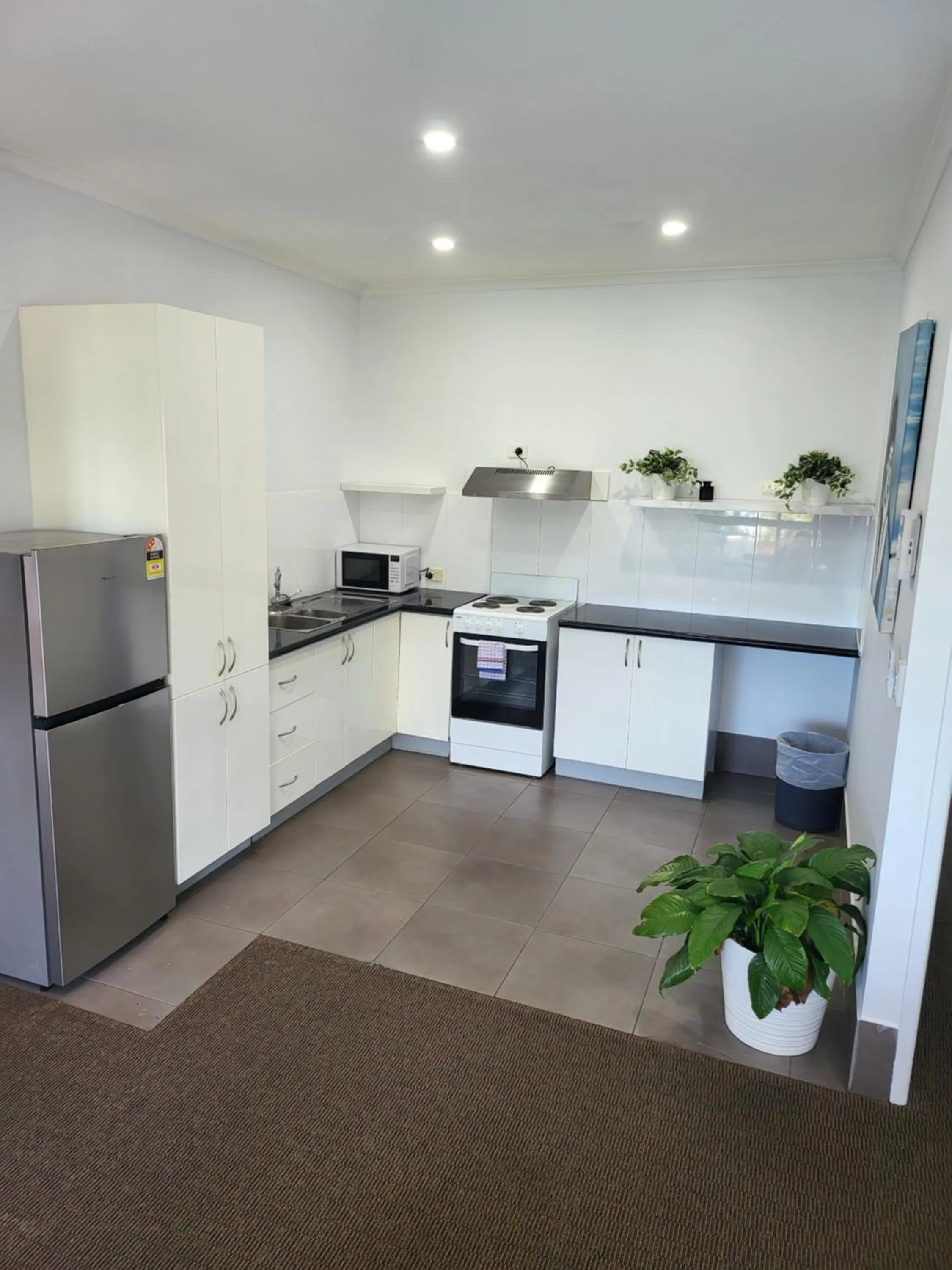 Kitchen or kitchenette in Central Motel Mooloolaba and Apartments