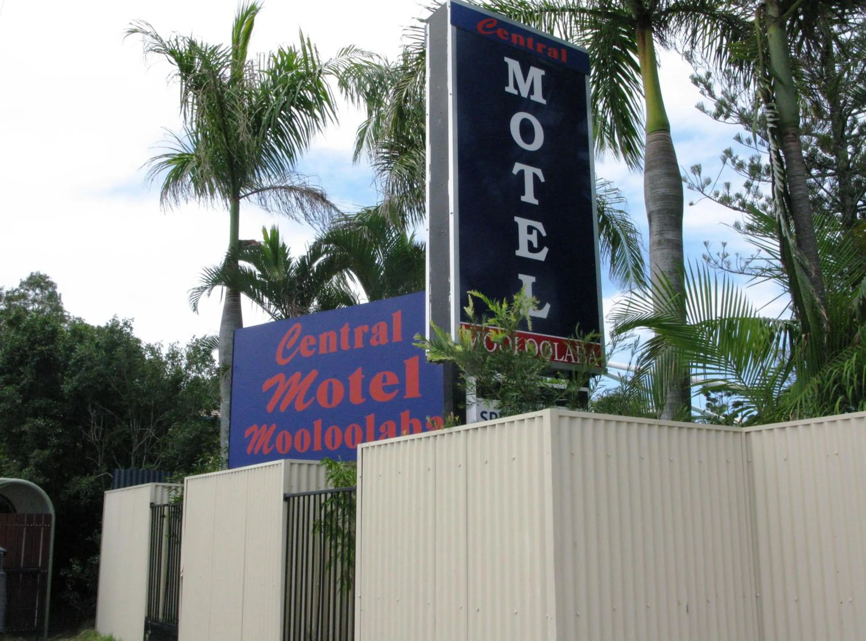 Facade/entrance in Central Motel Mooloolaba and Apartments