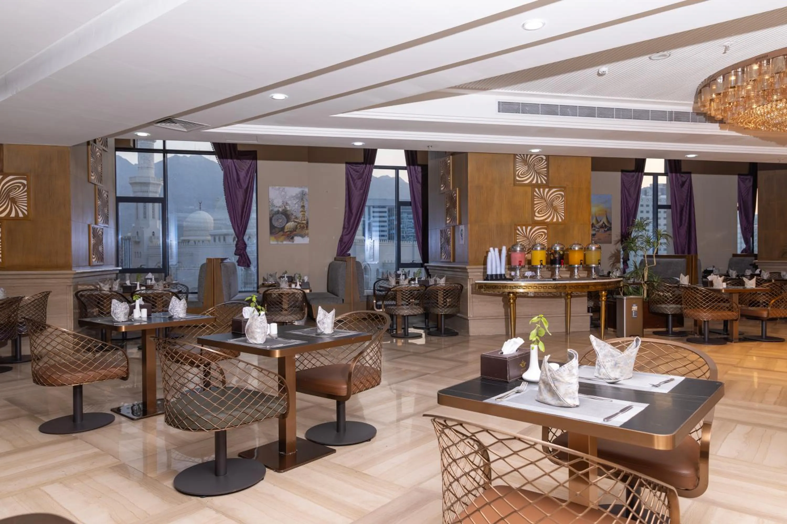 Restaurant/places to eat in Violet Al Azizia Hotel MASJID Al Qatari