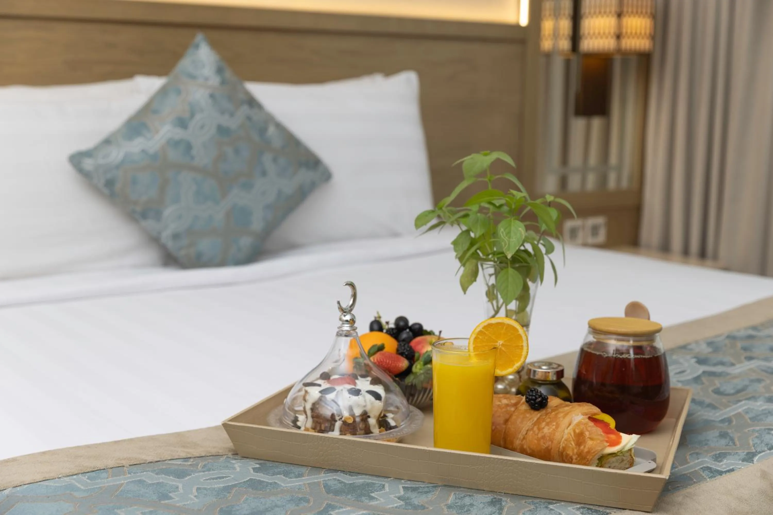 Bed in Violet Al Azizia Hotel MASJID Al Qatari