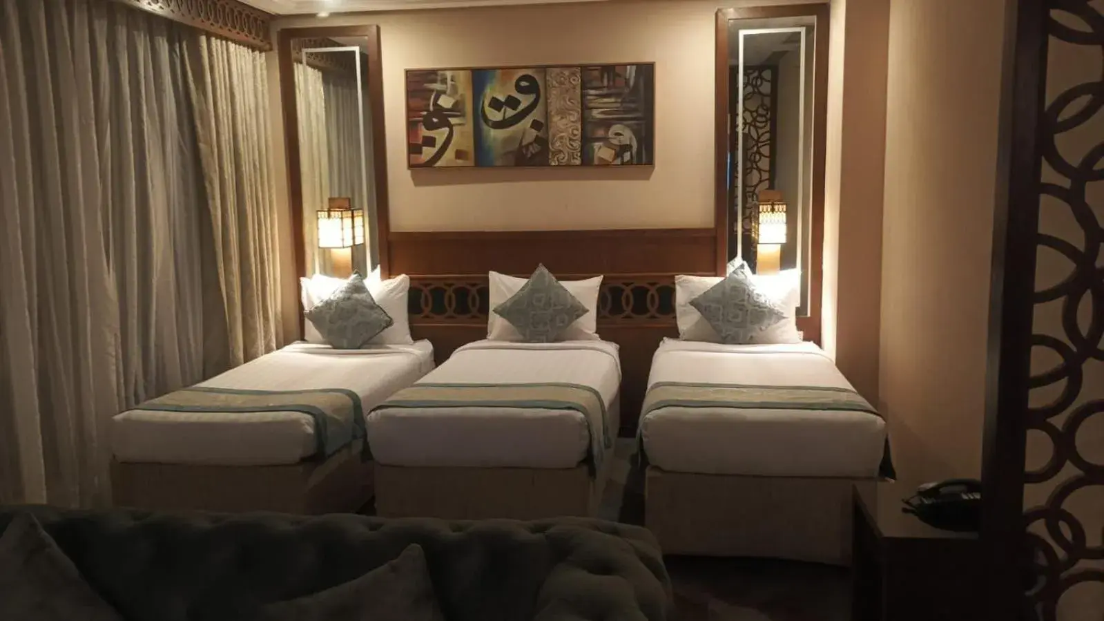 Deluxe Suite in Violet Al Azizia Hotel MASJID Al Qatari Deluxe Suite in Violet Al Azizia Hotel MASJID Al Qatari