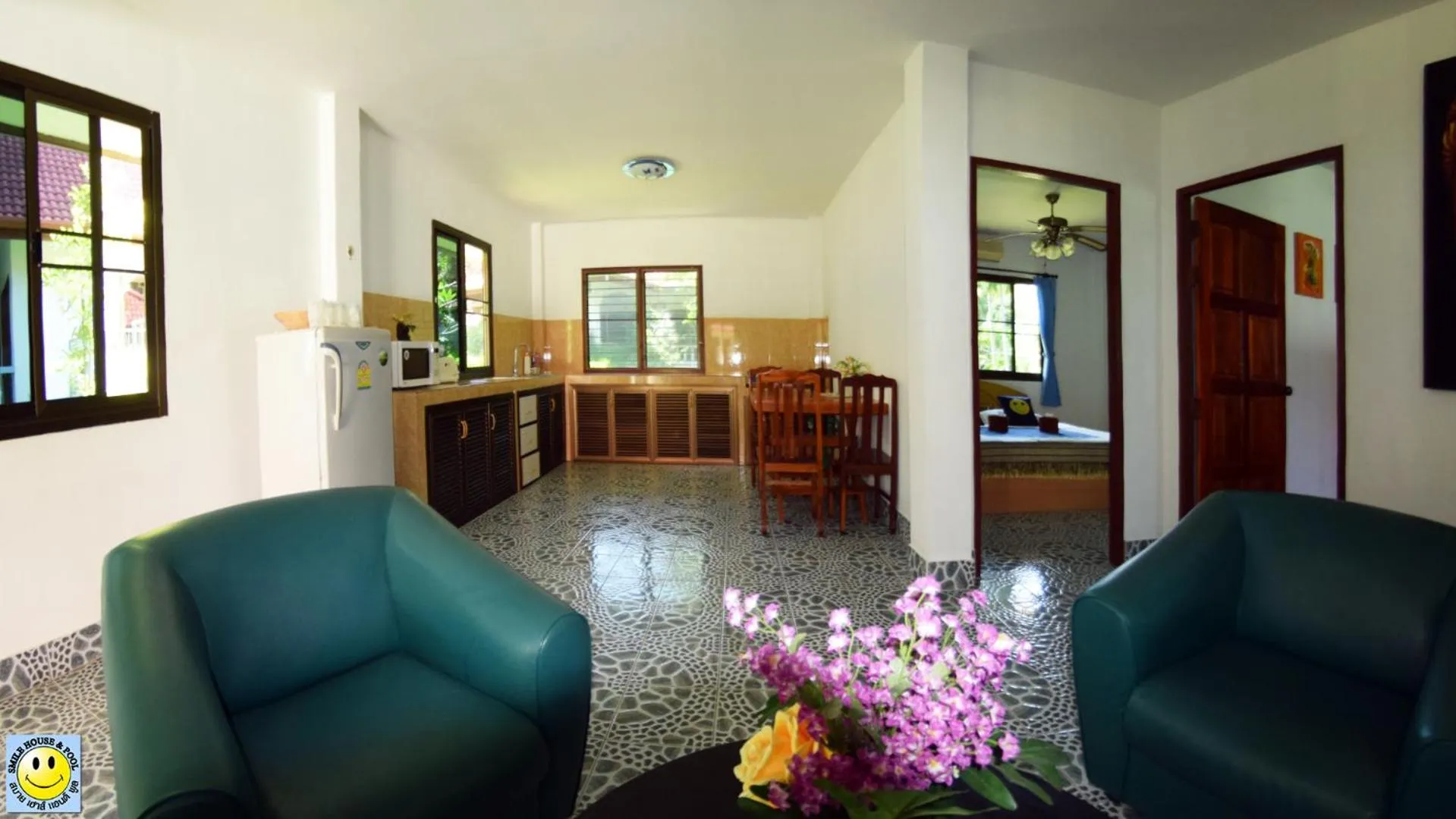 Kitchen or kitchenette in D&K Smiley Phuket Resort