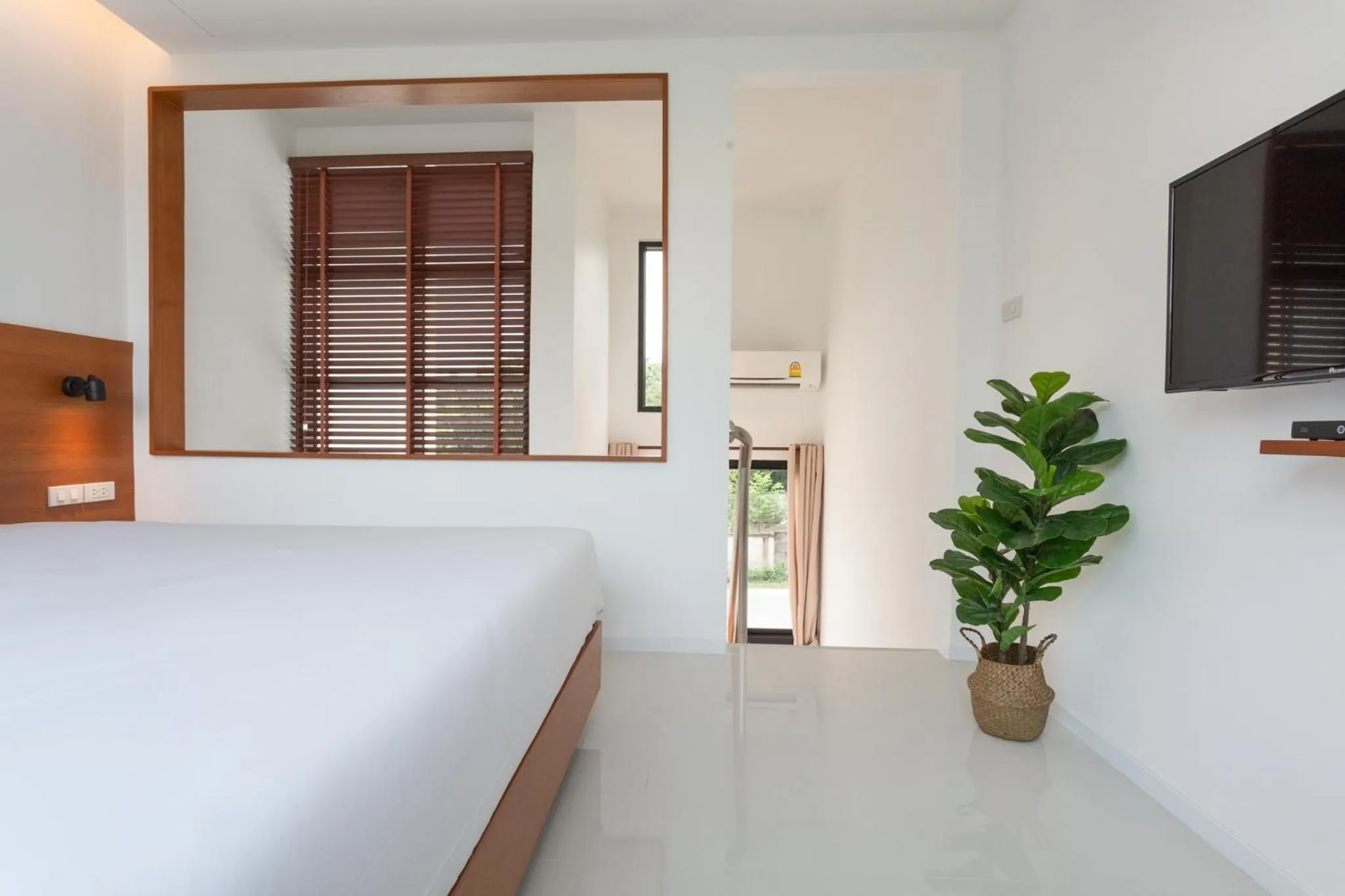 Bed in Barayan place