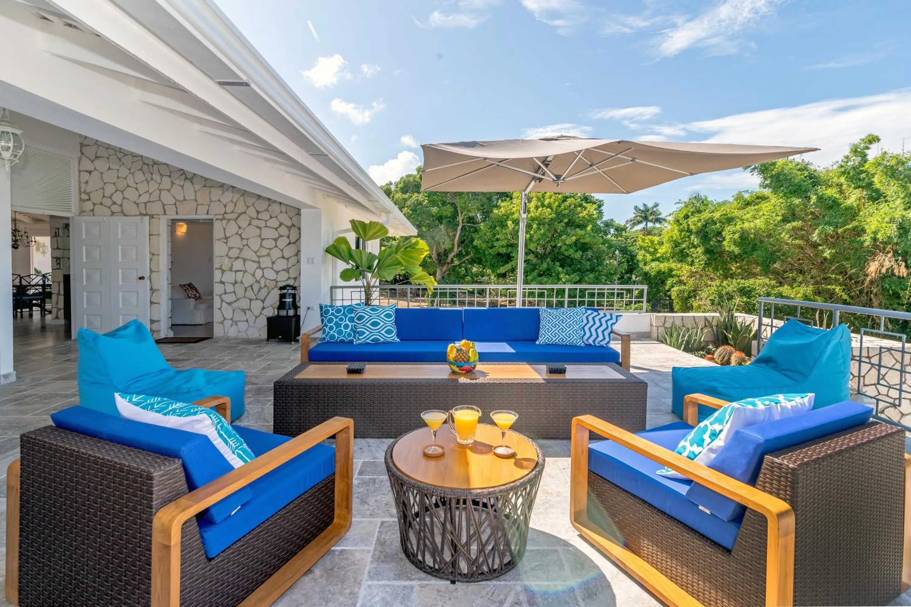 Magnificent 5-Bedroom Estate Villa, Sleeps 12