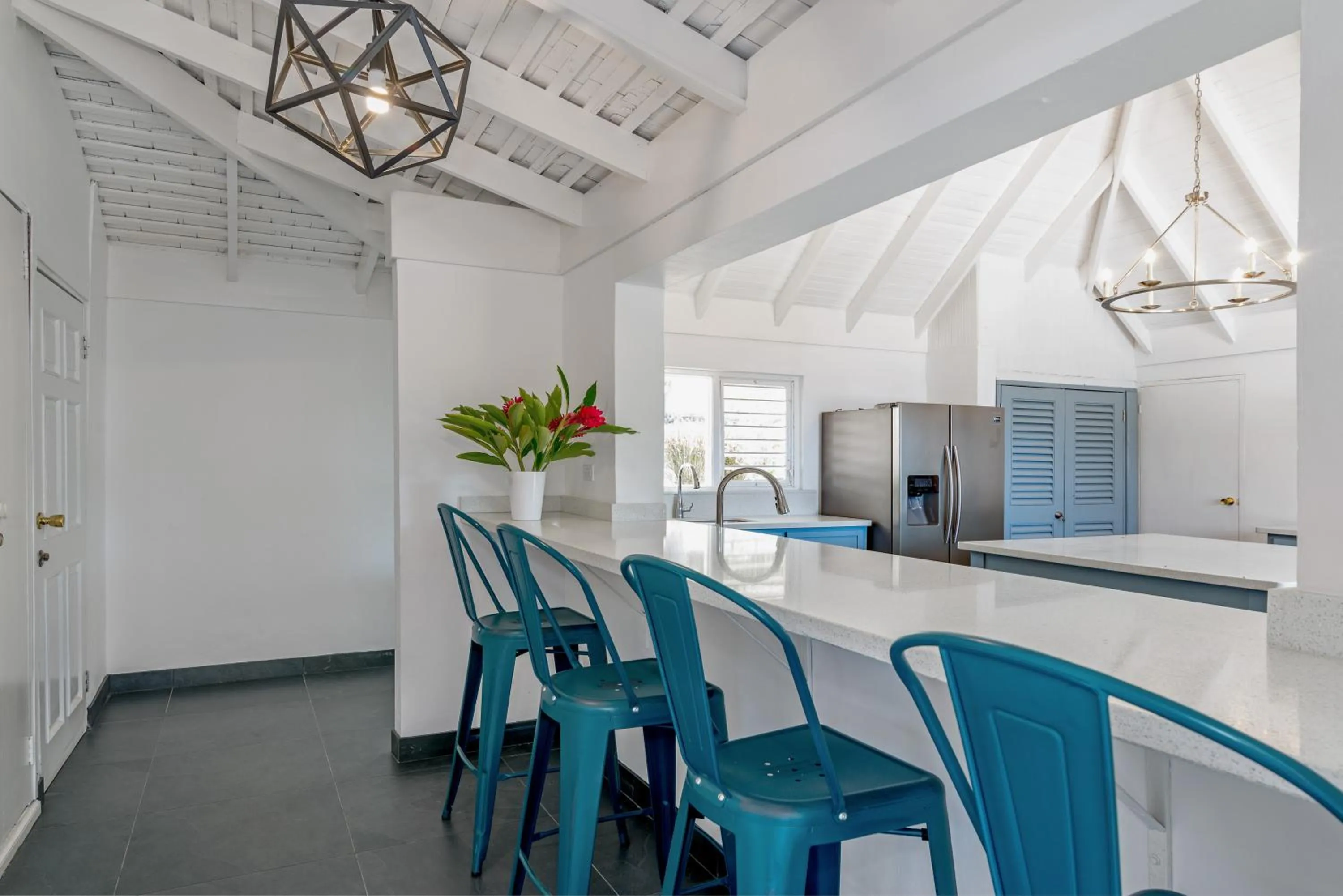 Magnificent 5-Bedroom Estate Villa, Sleeps 12