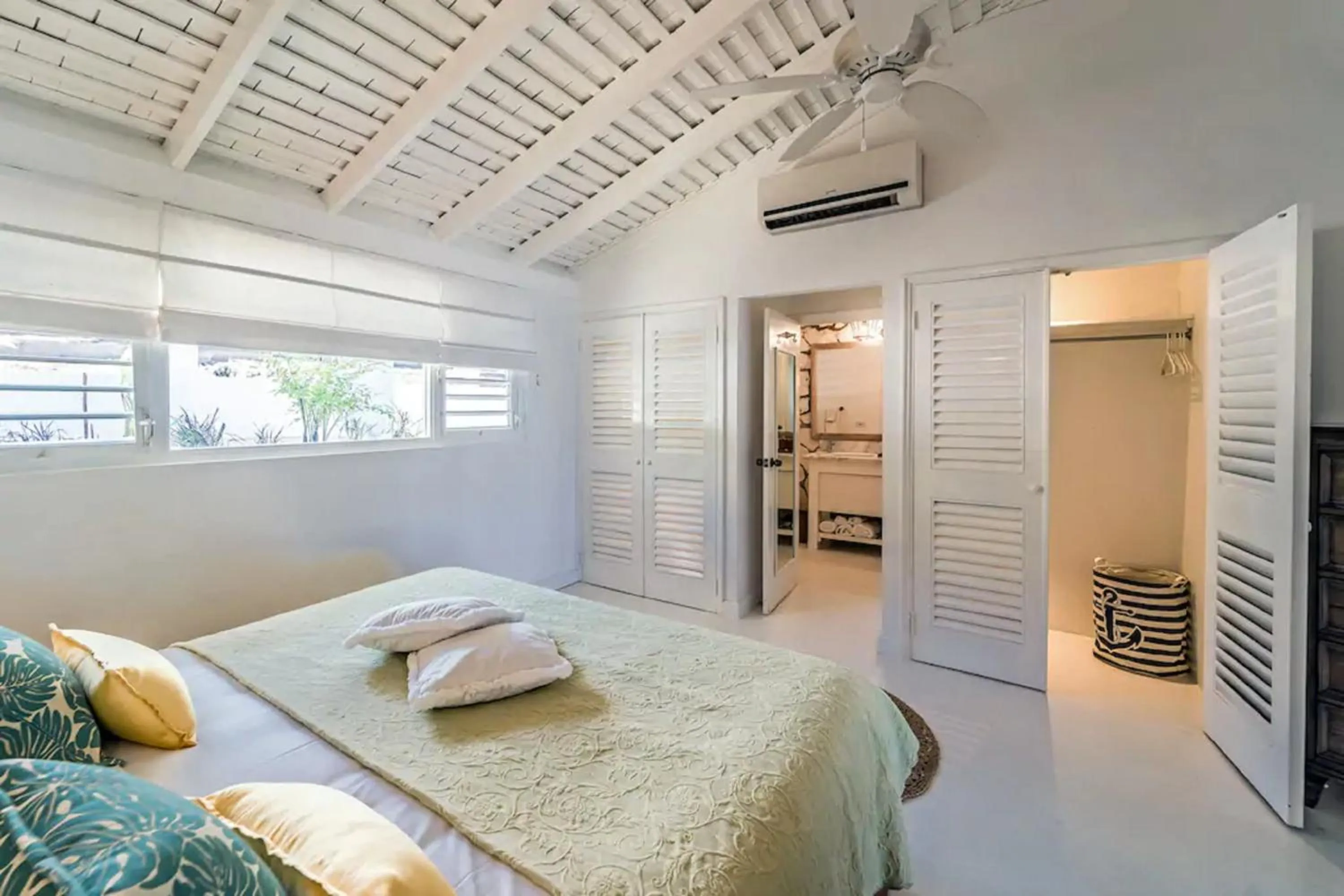 Bedroom, Bed in Magnificent 5-Bedroom Estate Villa, Sleeps 12