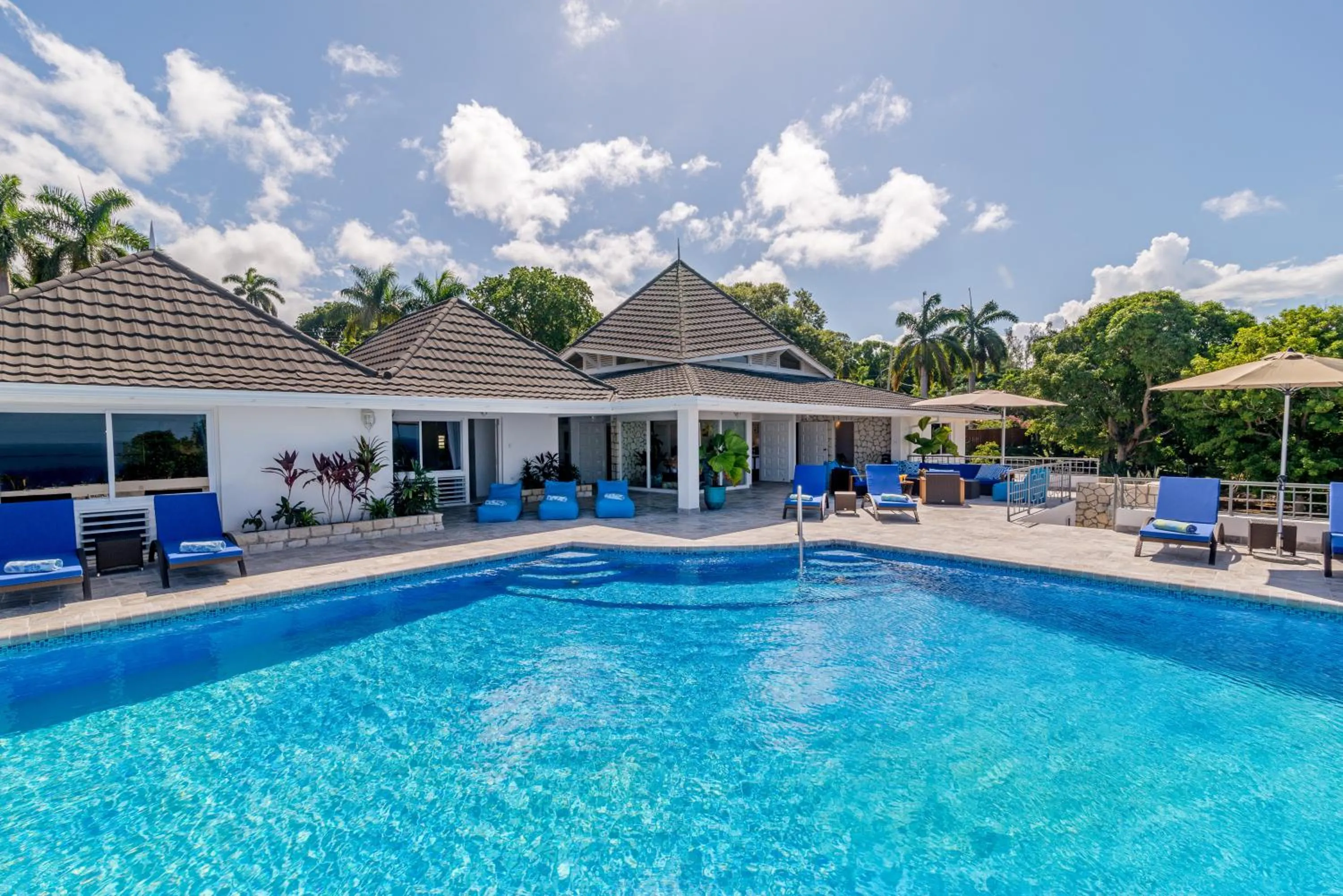 Magnificent 5-Bedroom Estate Villa, Sleeps 12