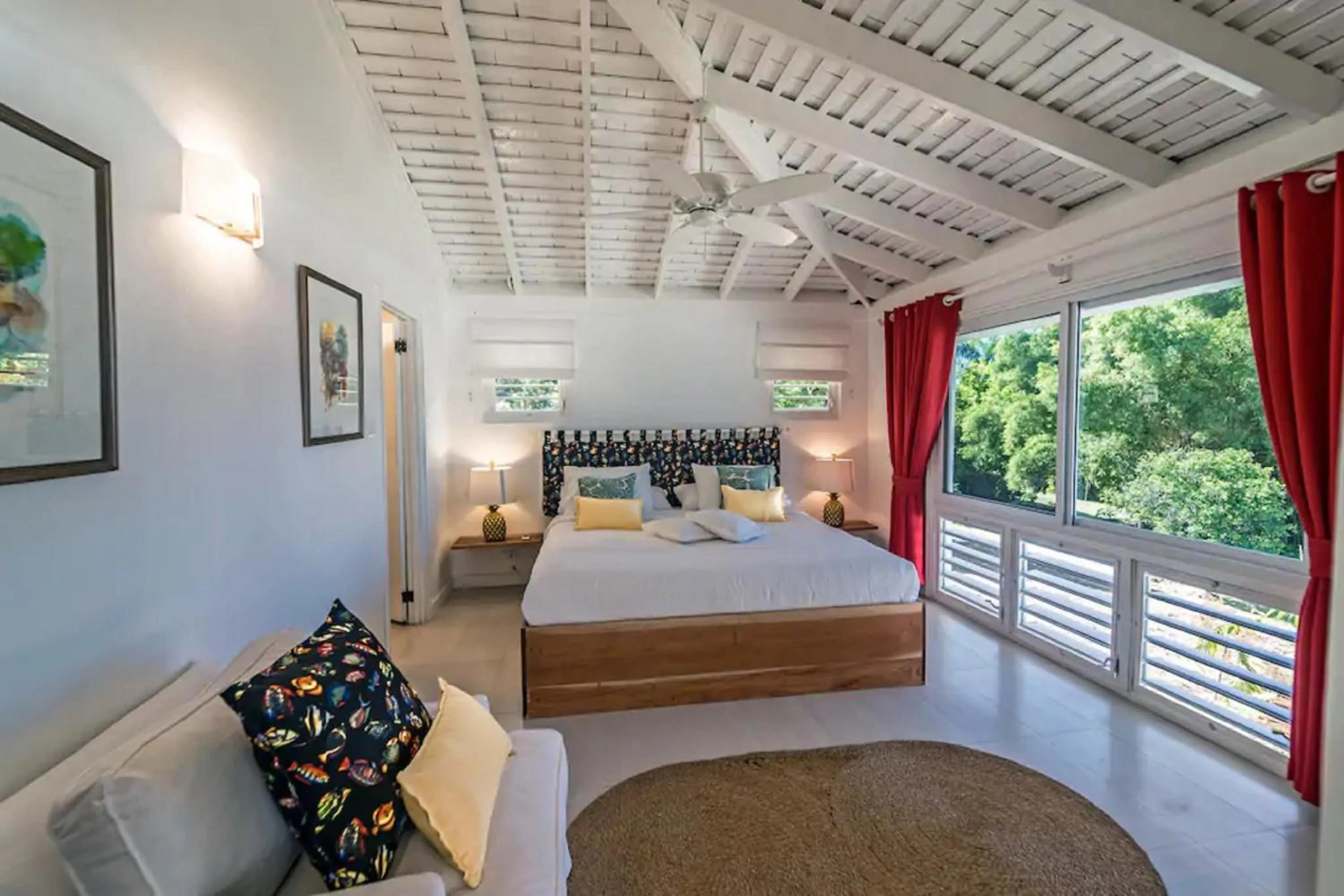 Bedroom, Bed in Magnificent 5-Bedroom Estate Villa, Sleeps 12