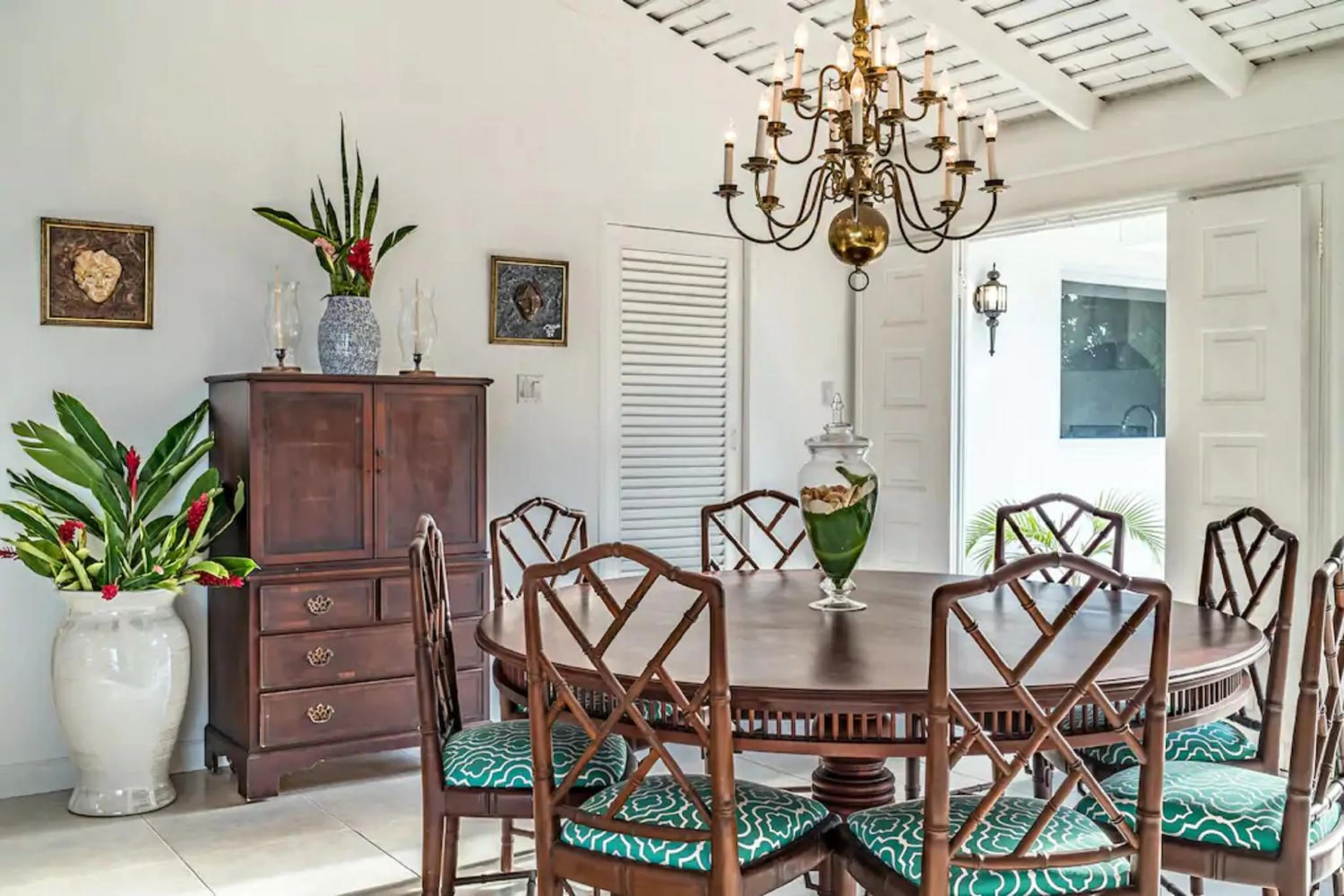 Dining area in Magnificent 5-Bedroom Estate Villa, Sleeps 12