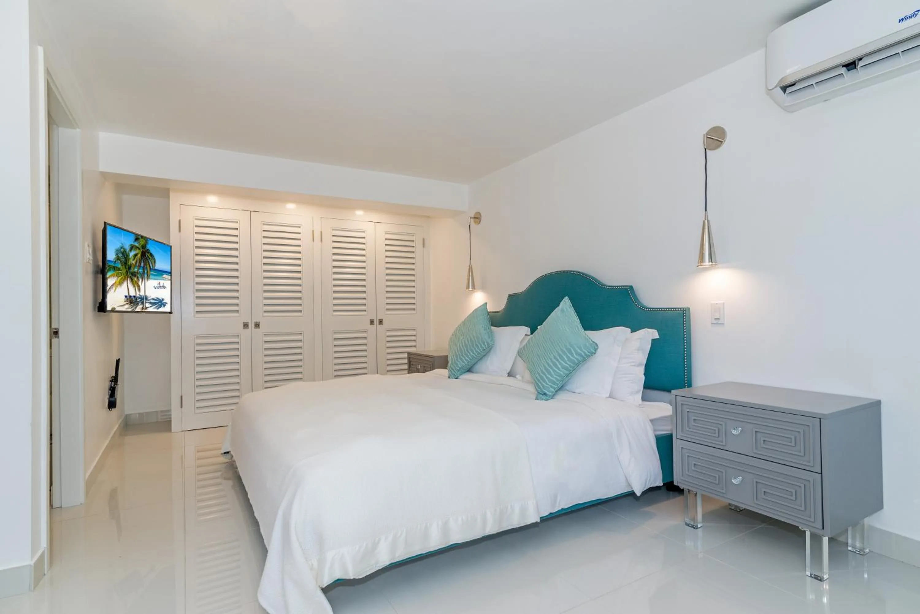 Bed in Magnificent 5-Bedroom Estate Villa, Sleeps 12