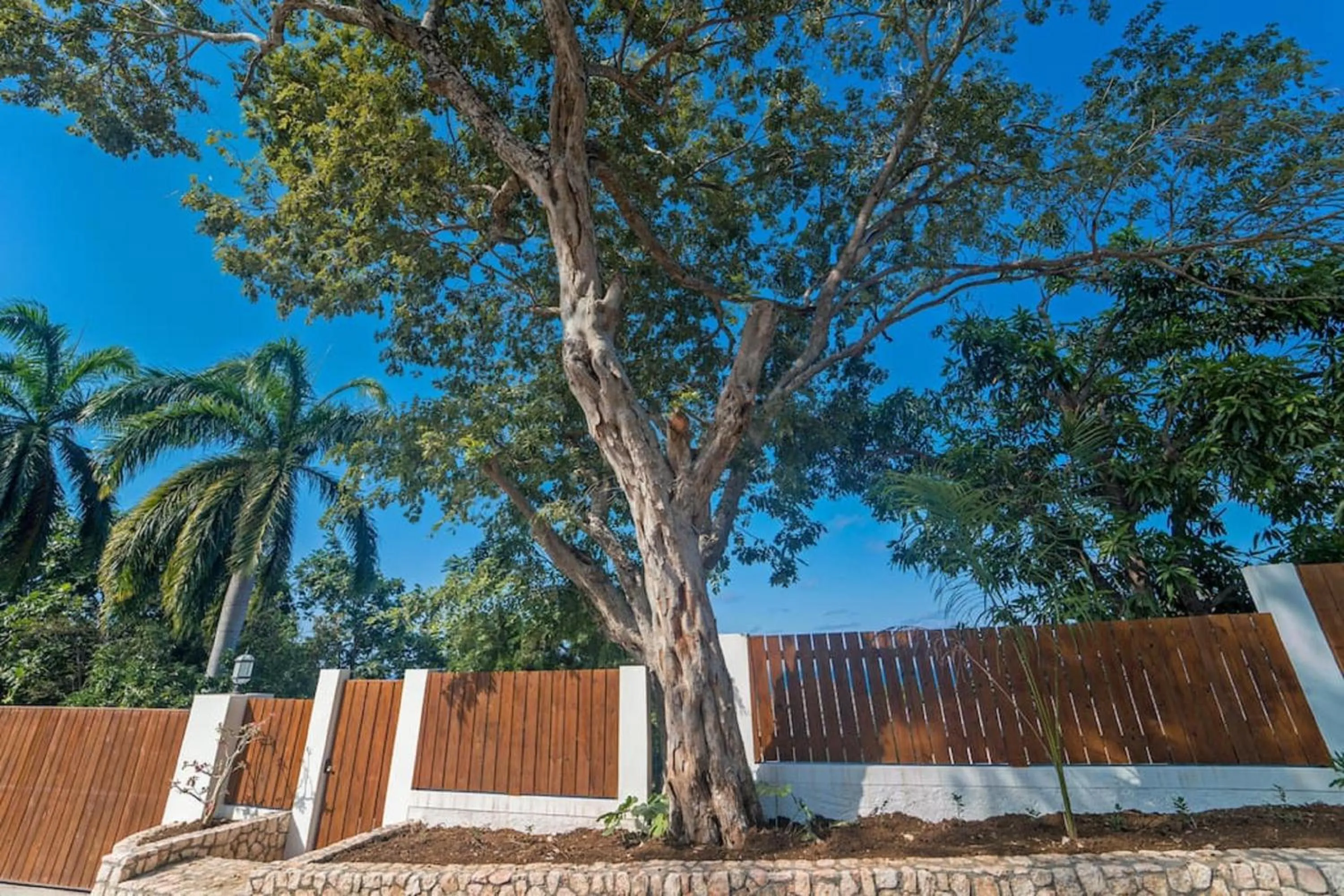 Garden in Magnificent 5-Bedroom Estate Villa, Sleeps 12