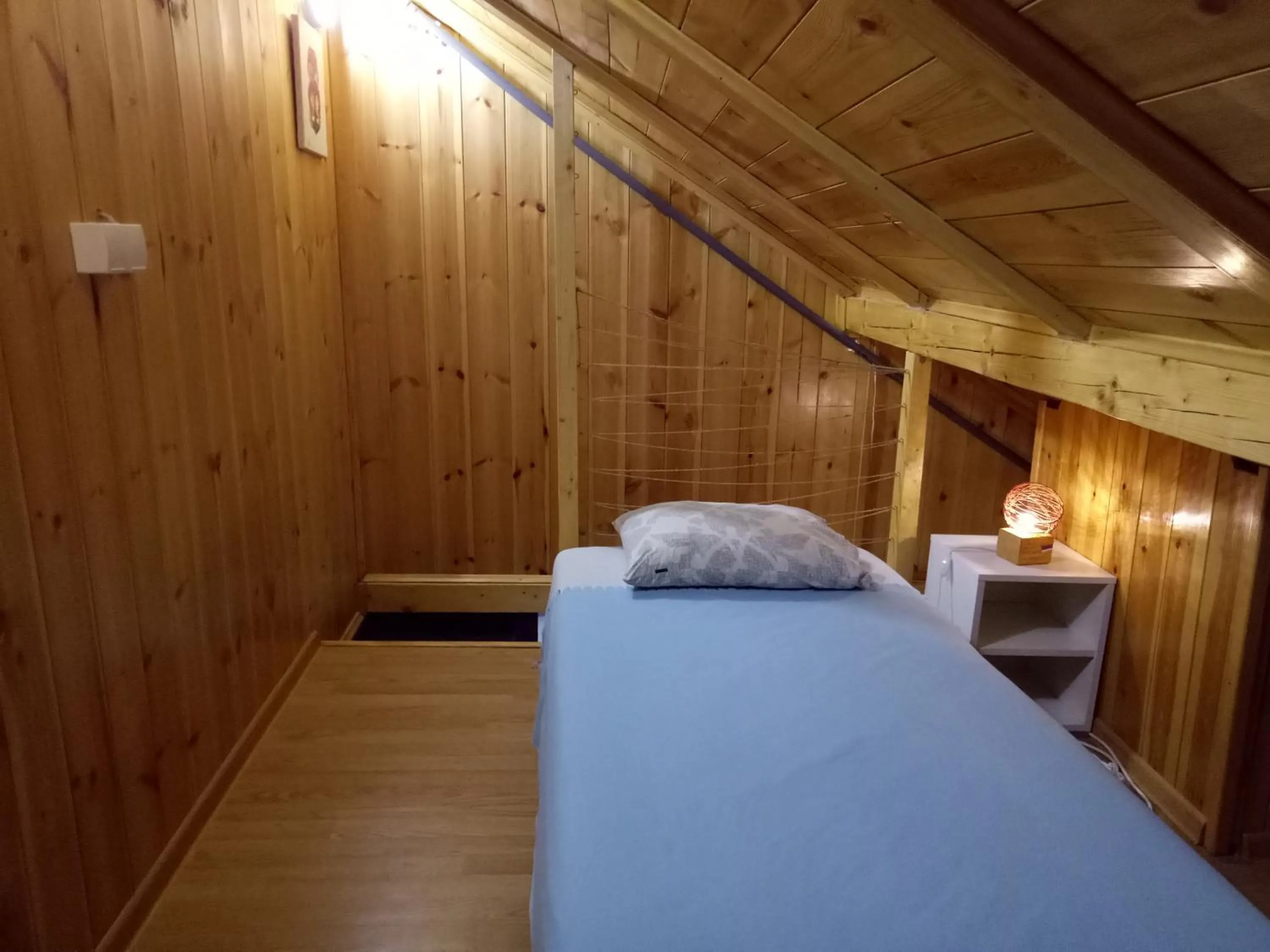 Bed in Tiki Apartmen