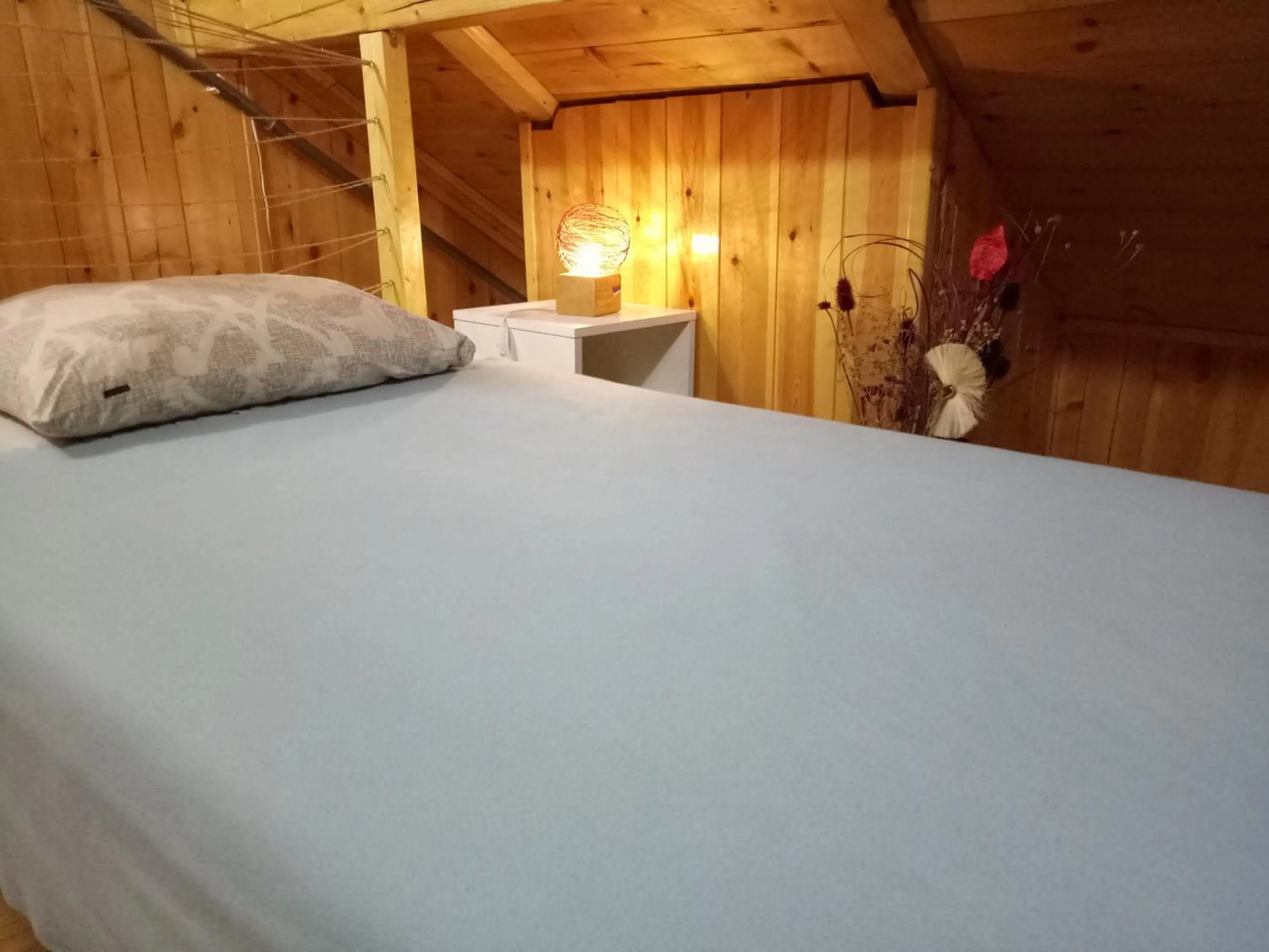 Bed in Tiki Apartmen