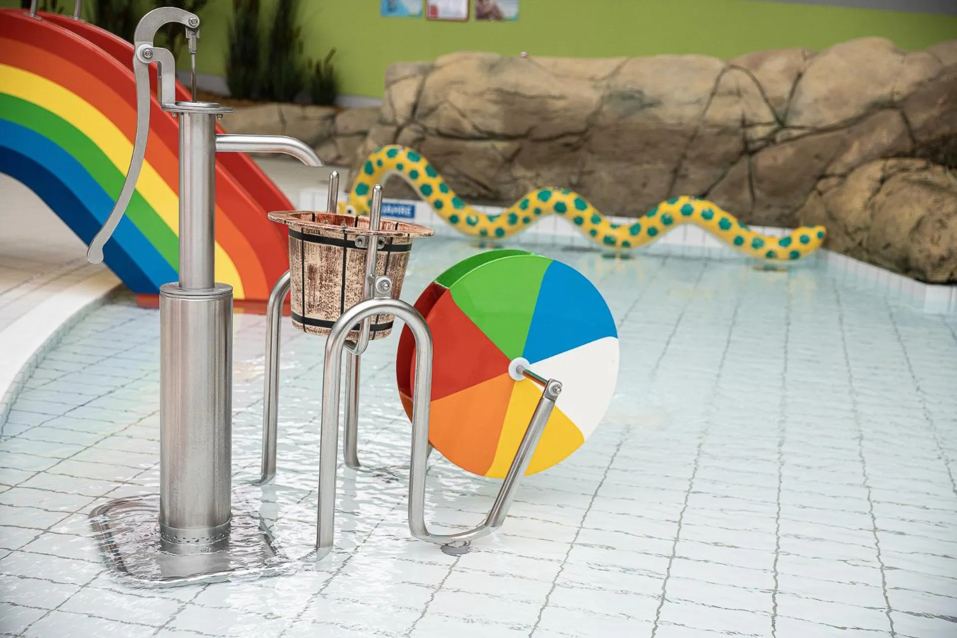 Swimming pool in Holiday Park La Sapinière