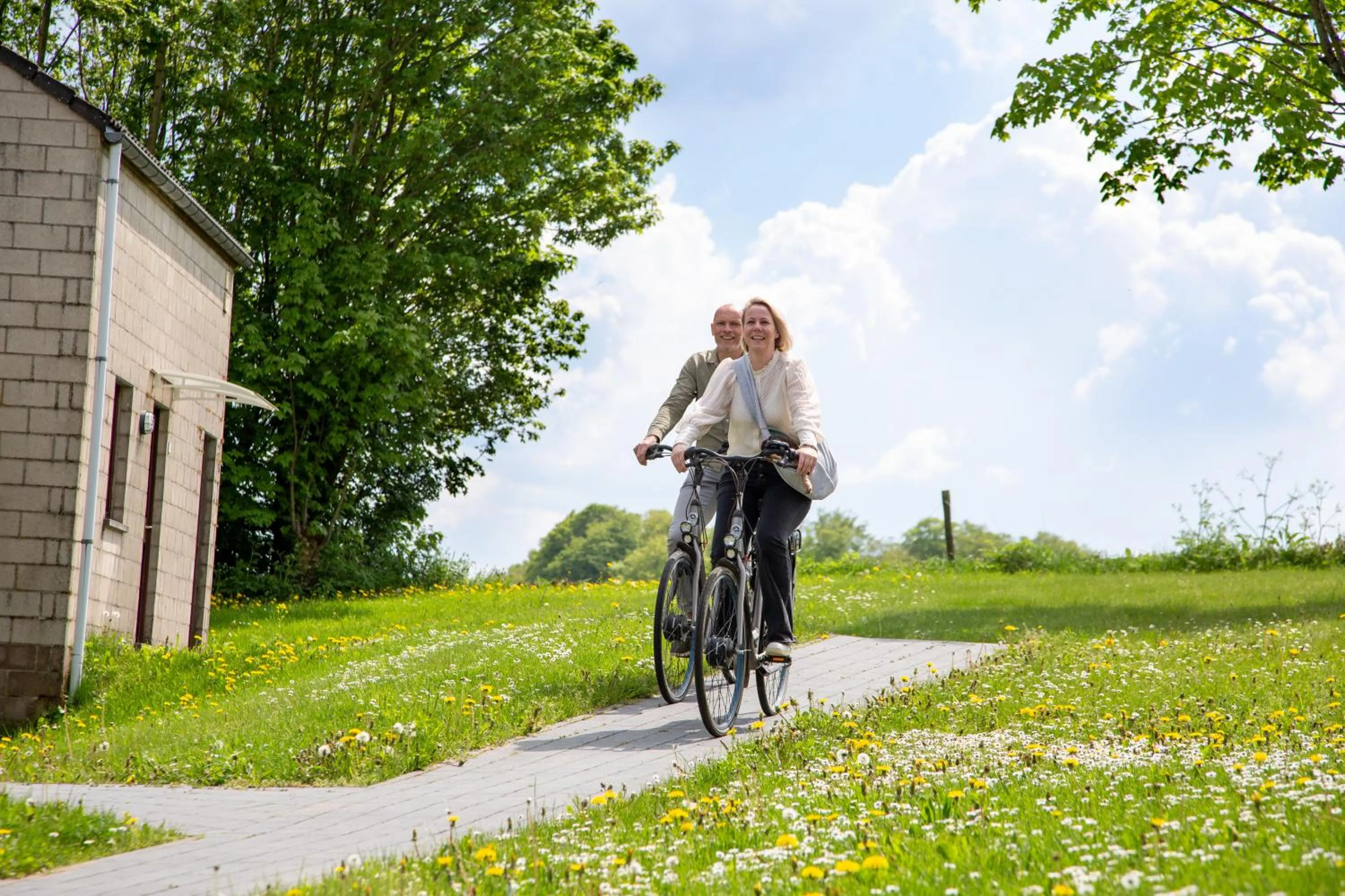 Cycling in Holiday Park La Sapinière