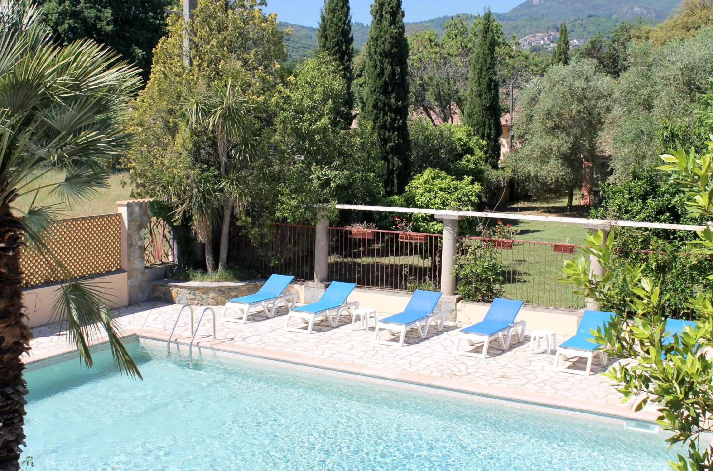 Swimming pool in Domaine Le Clos des Oliviers