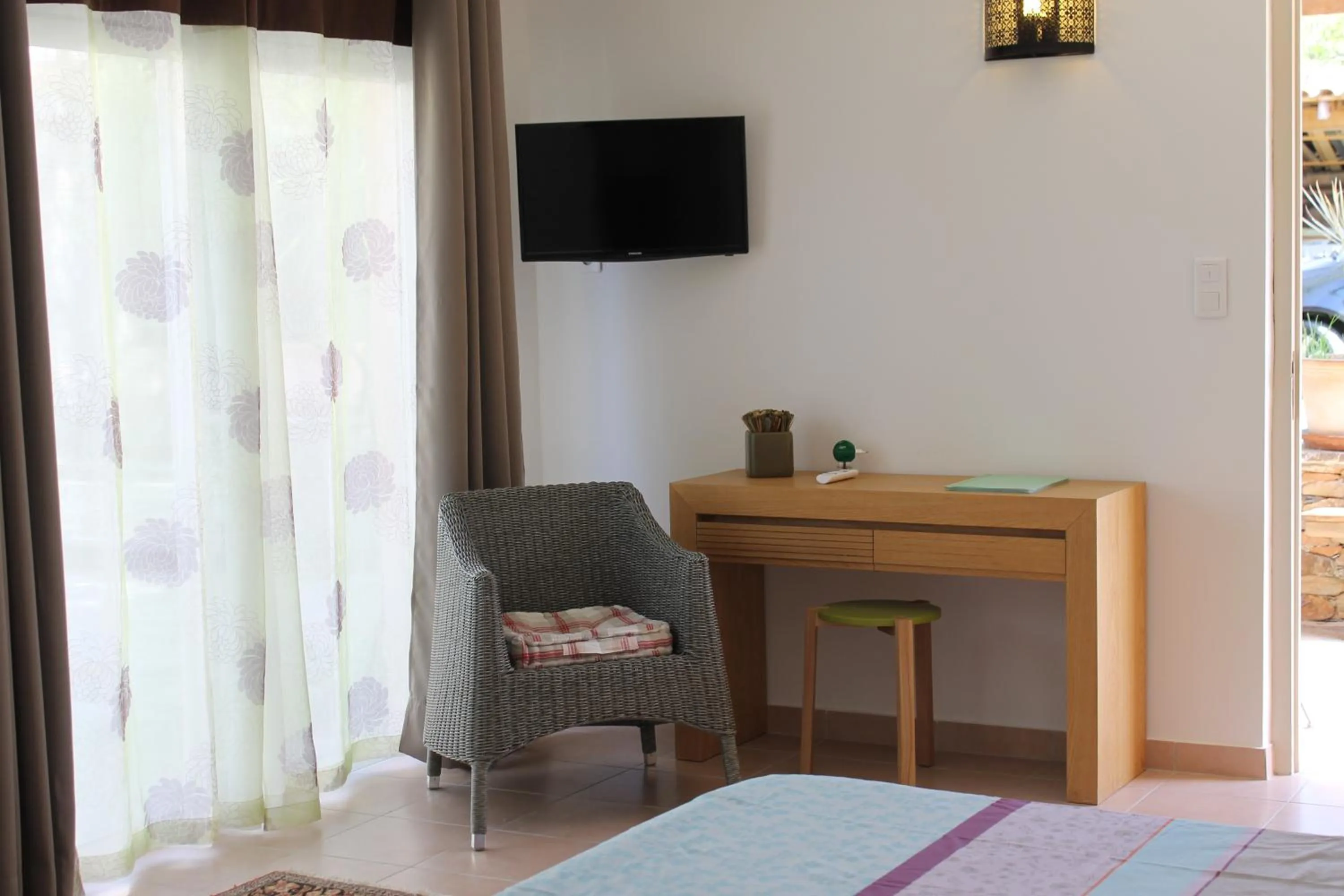 TV and multimedia in Domaine Le Clos des Oliviers