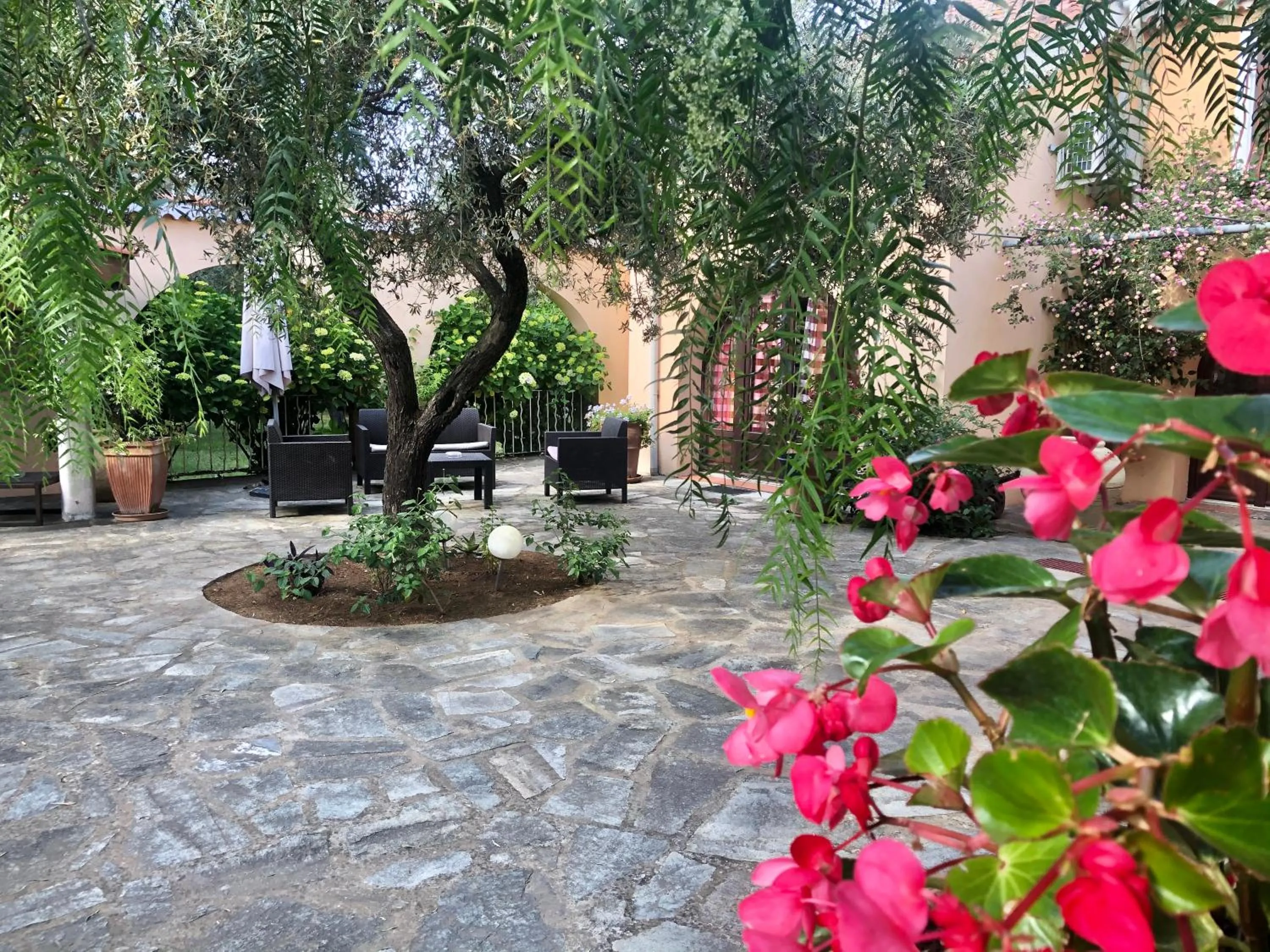 Patio in Domaine Le Clos des Oliviers