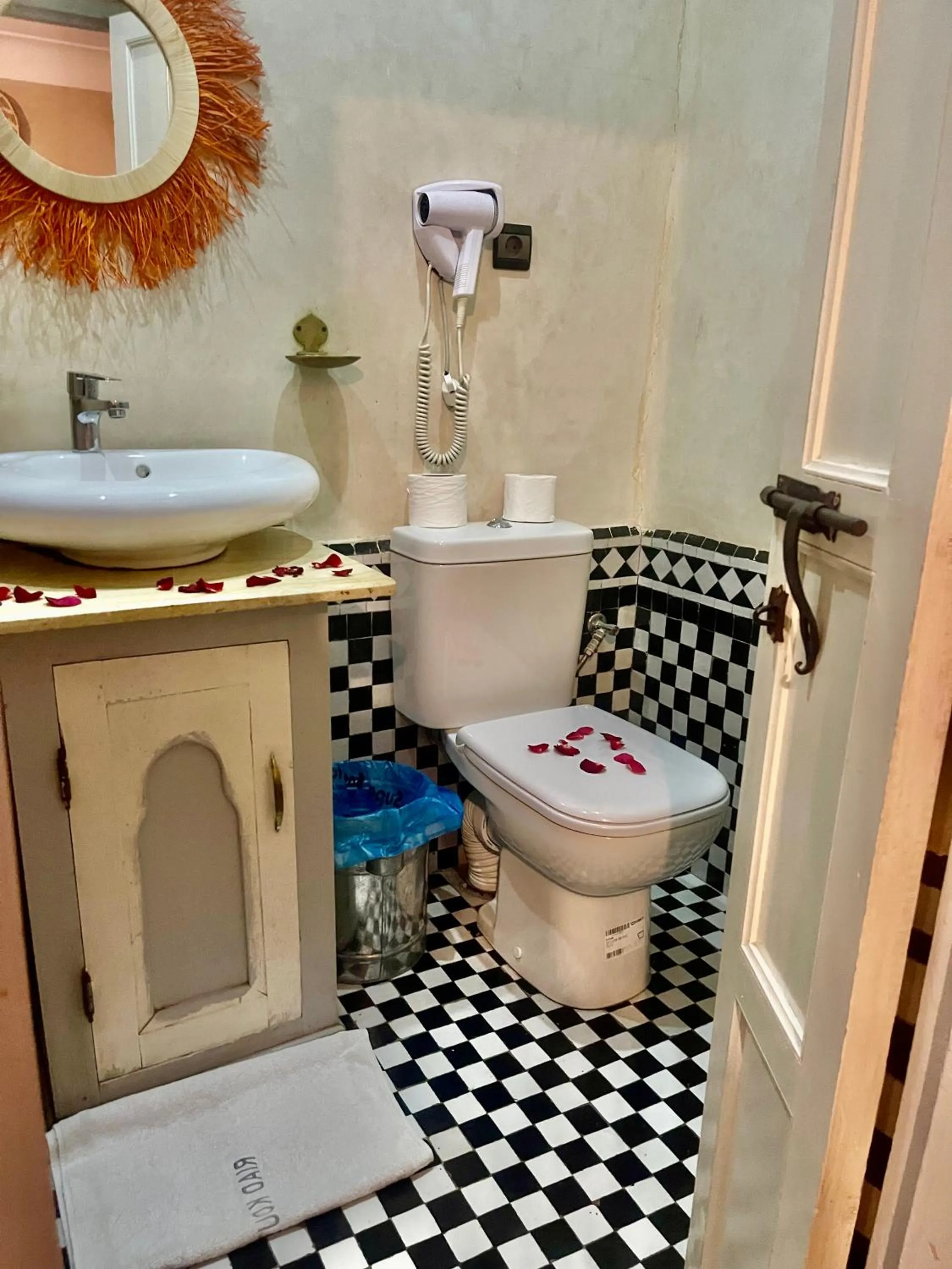 Toilet in KOUTOBIA ROYAL