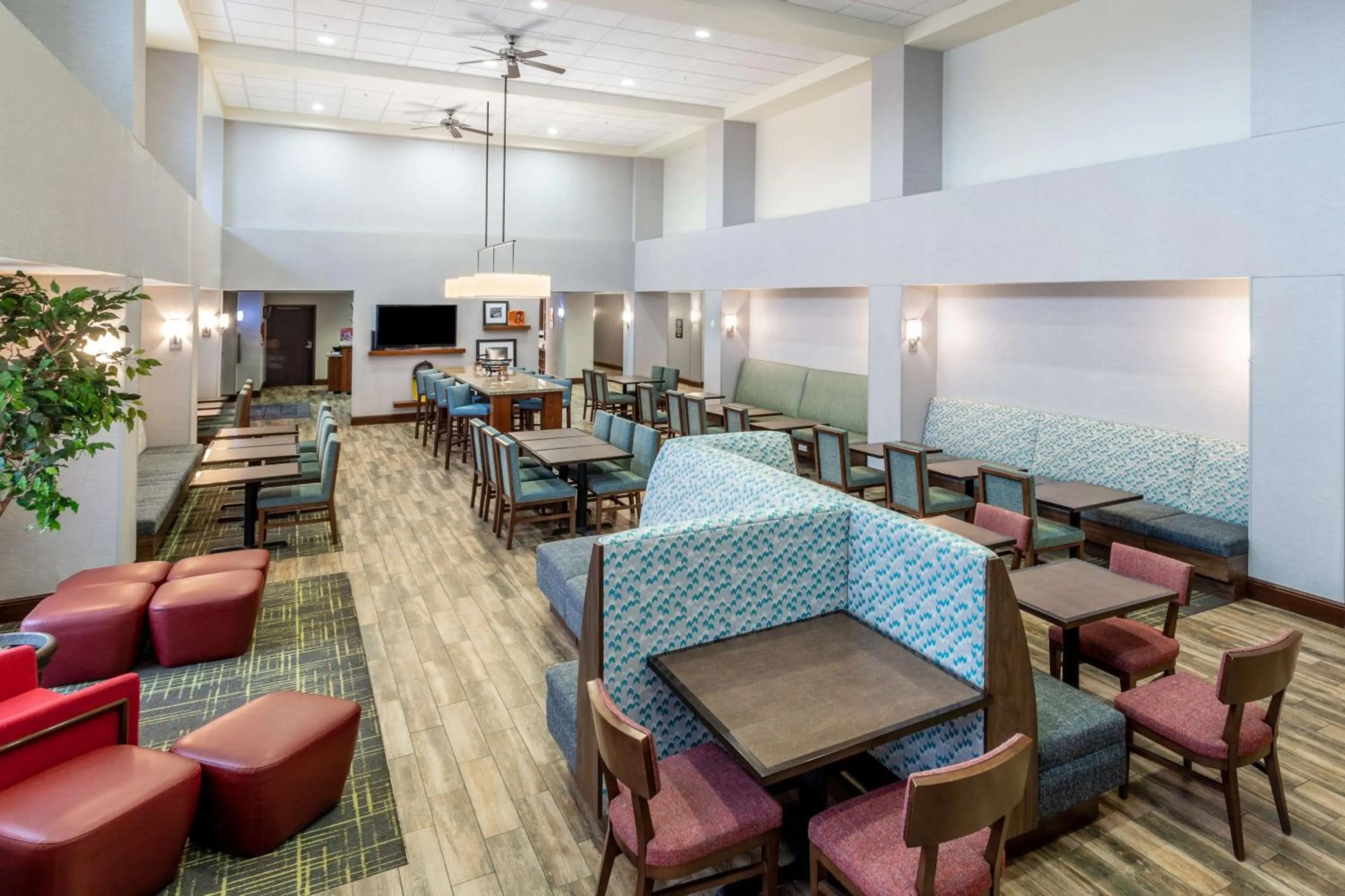 Restaurant/places to eat in Hampton Inn & Suites Minneapolis St. Paul Airport - Mall of America