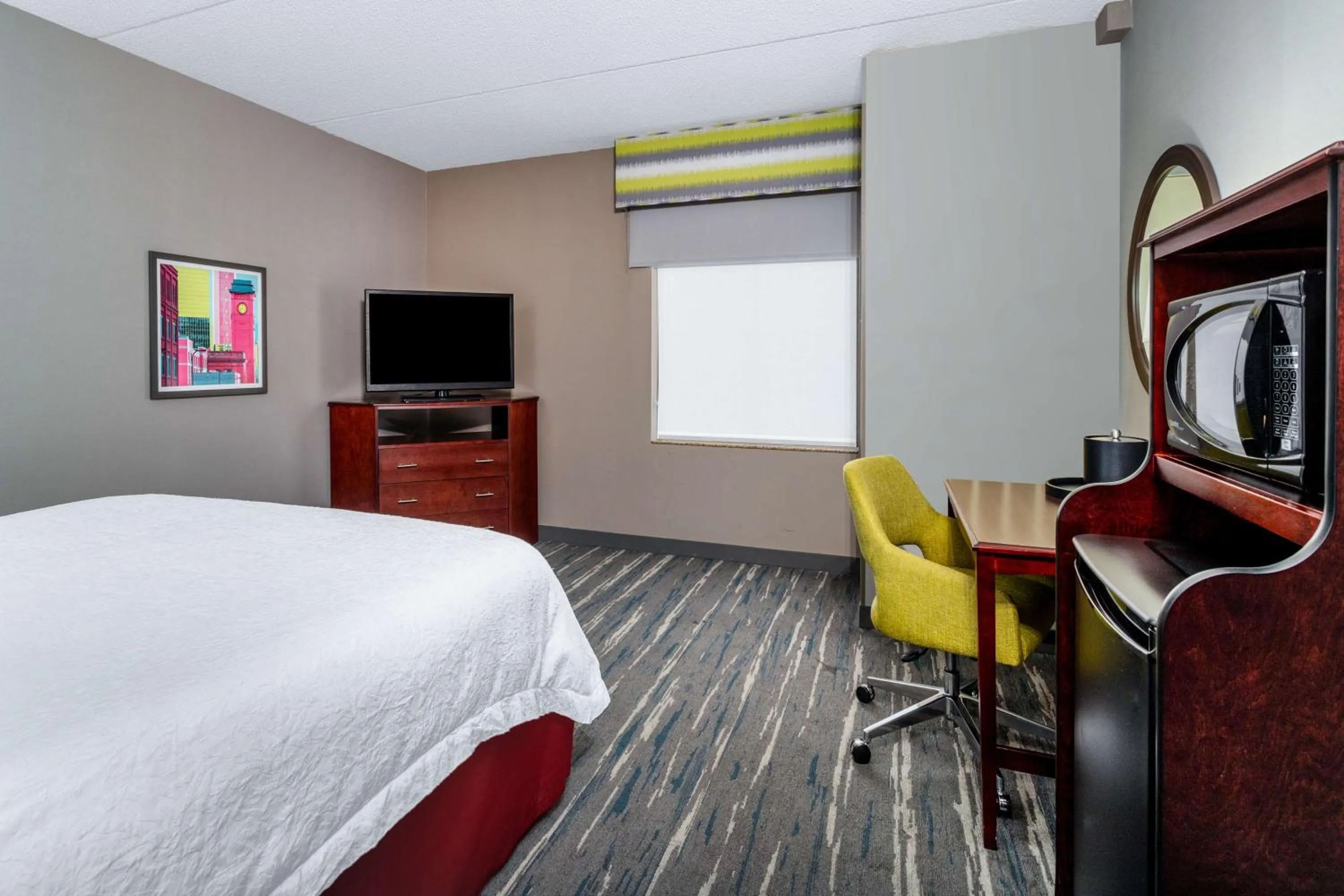 Bedroom, Bed in Hampton Inn & Suites Minneapolis St. Paul Airport - Mall of America