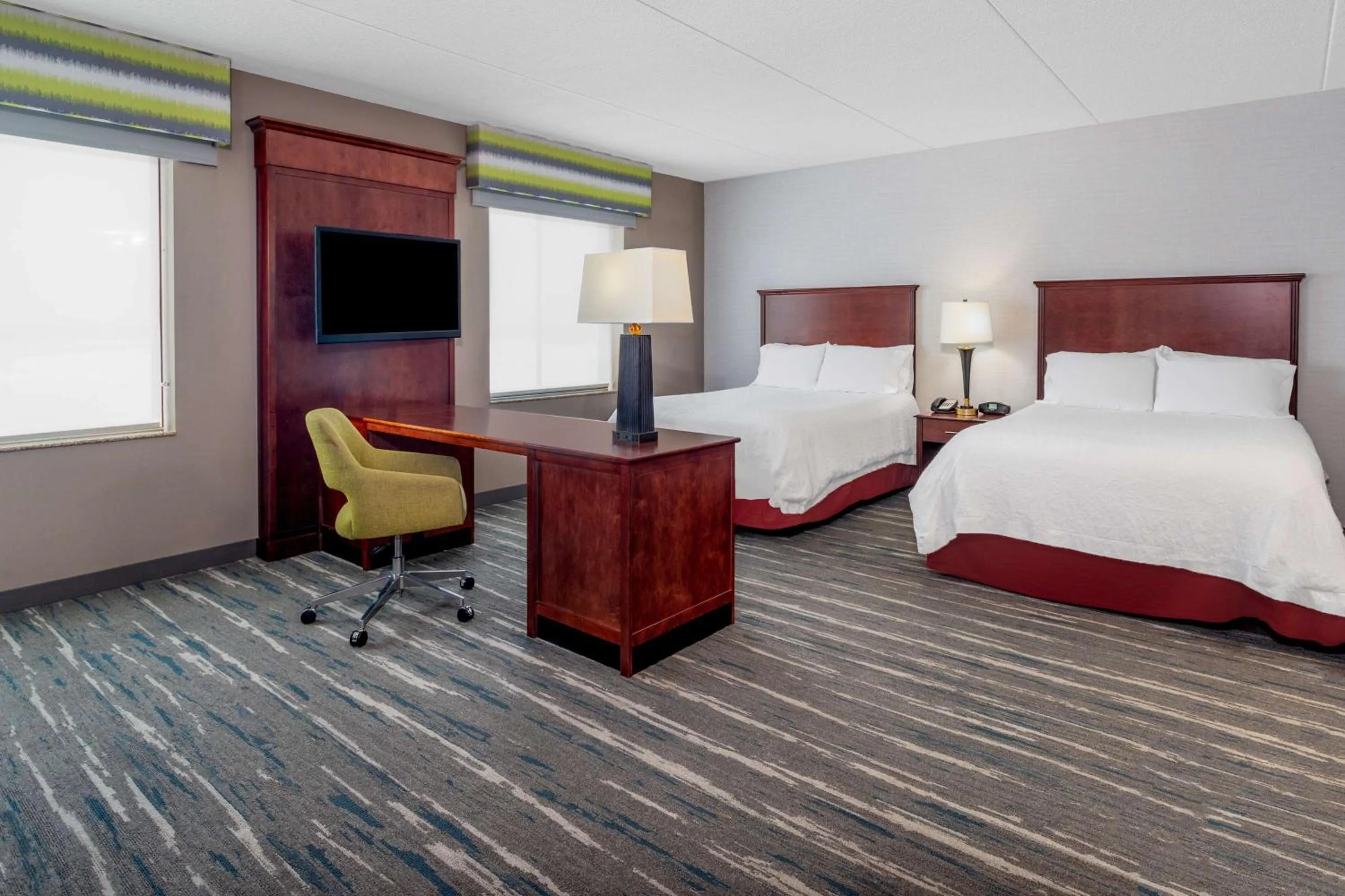 Bedroom, Bed in Hampton Inn & Suites Minneapolis St. Paul Airport - Mall of America