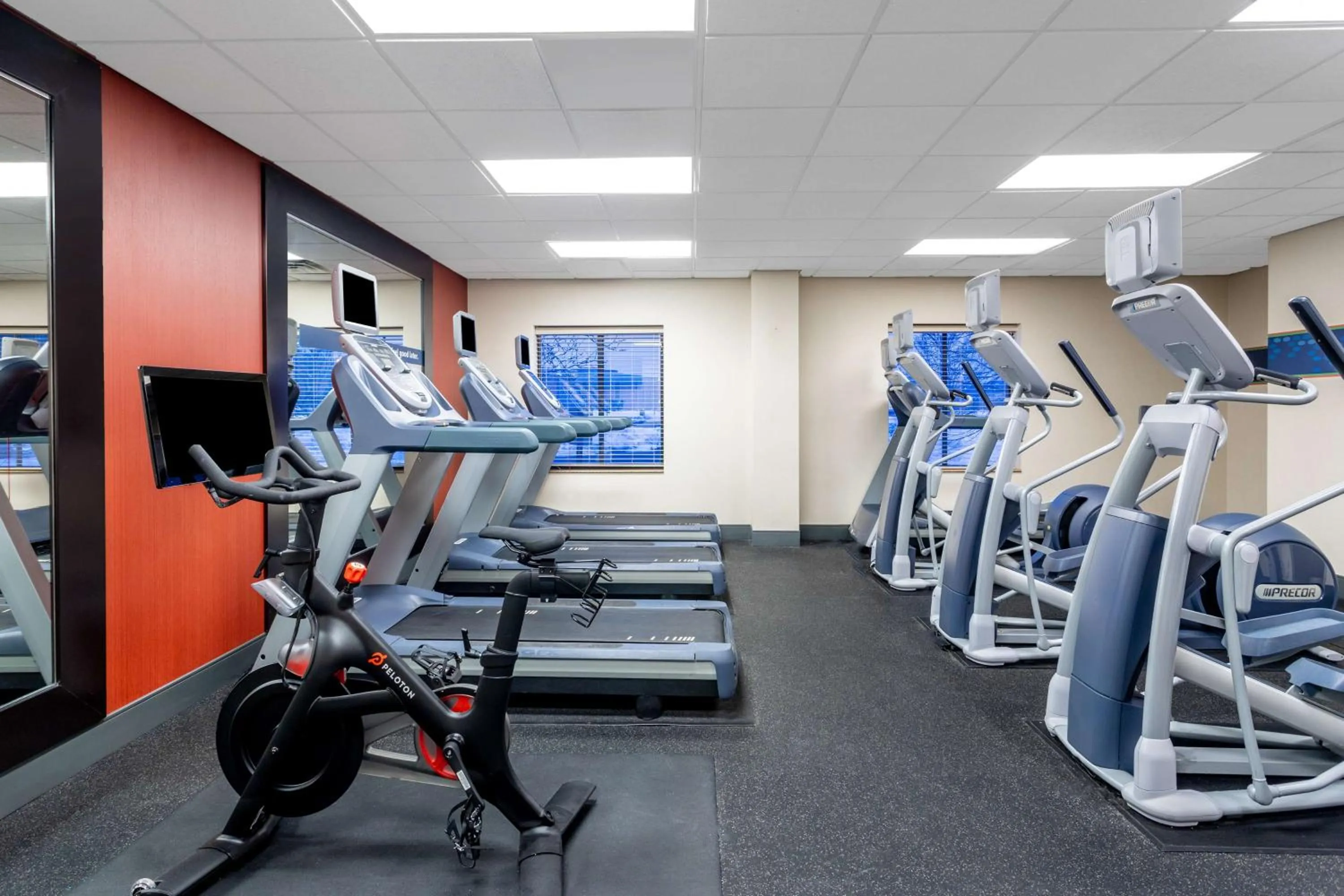 Fitness centre/facilities in Hampton Inn & Suites Minneapolis St. Paul Airport - Mall of America
