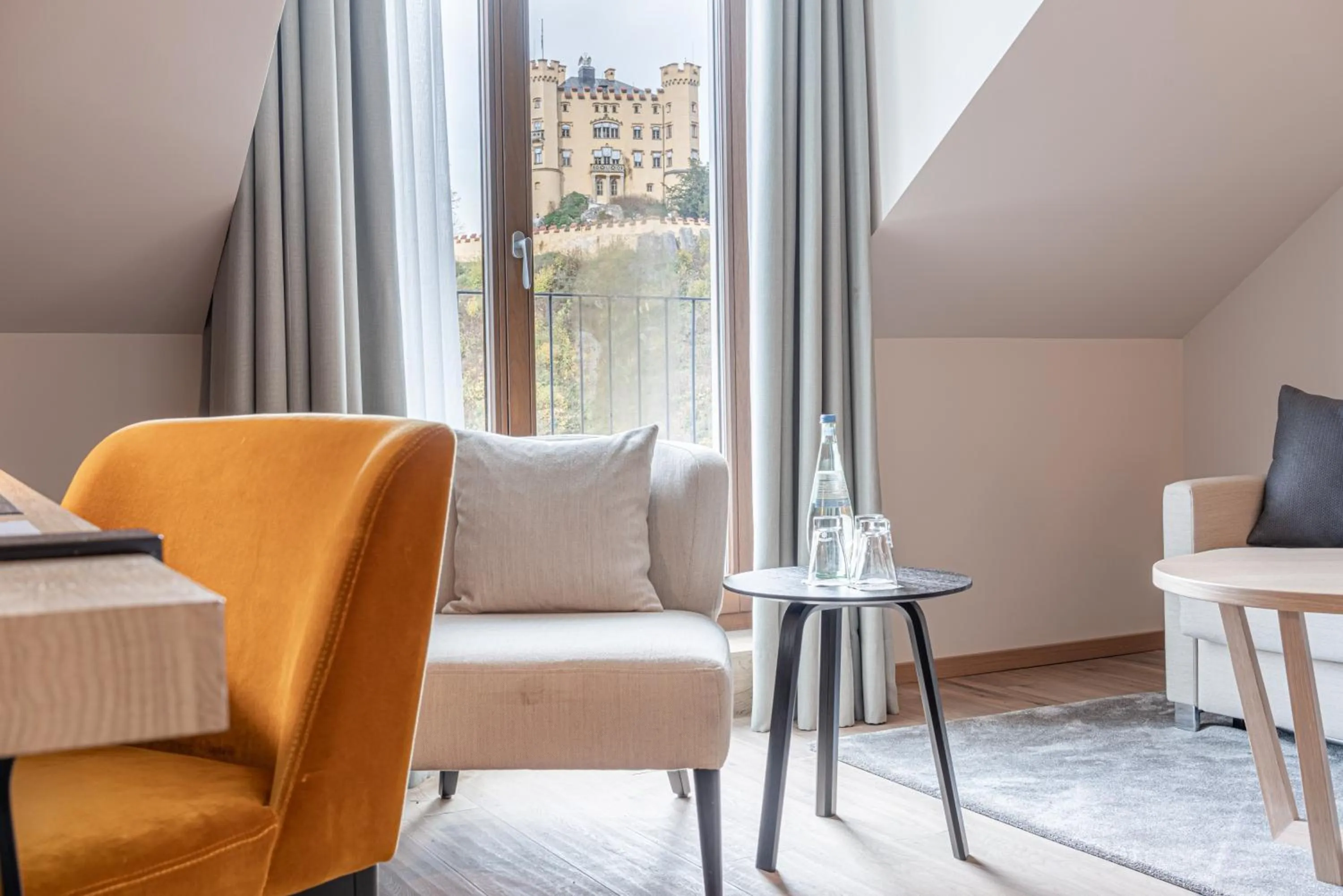 Living room in AMERON Neuschwanstein Alpsee Resort & Spa