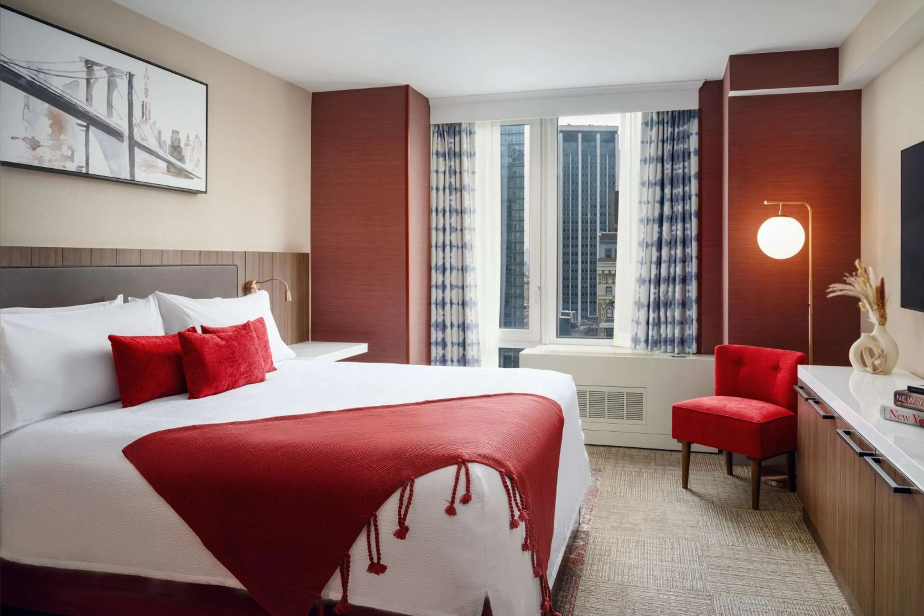 Photo of the whole room, Bed in Hilton Garden Inn West 35th Street