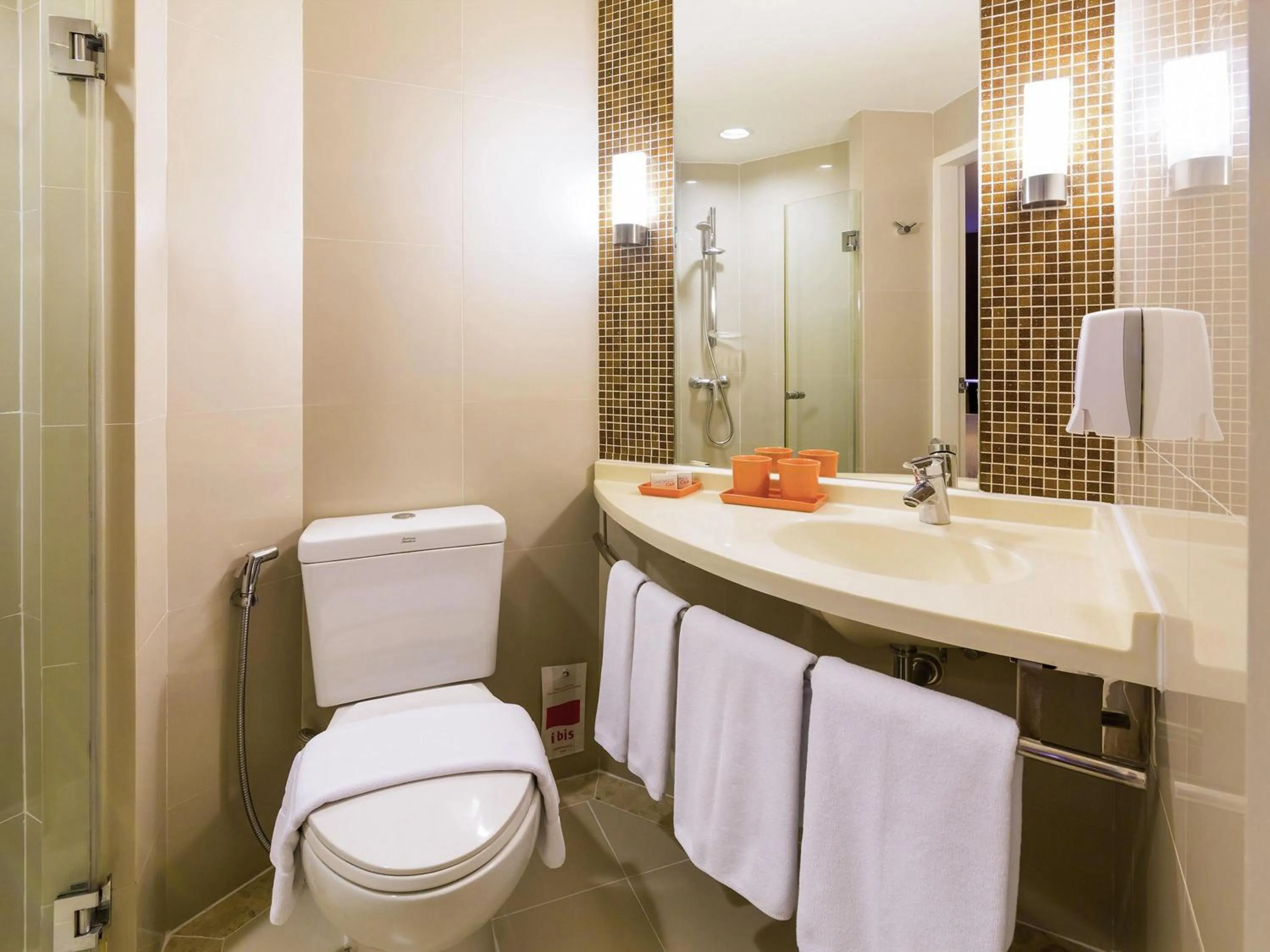 Bedroom in ibis Bangkok Siam