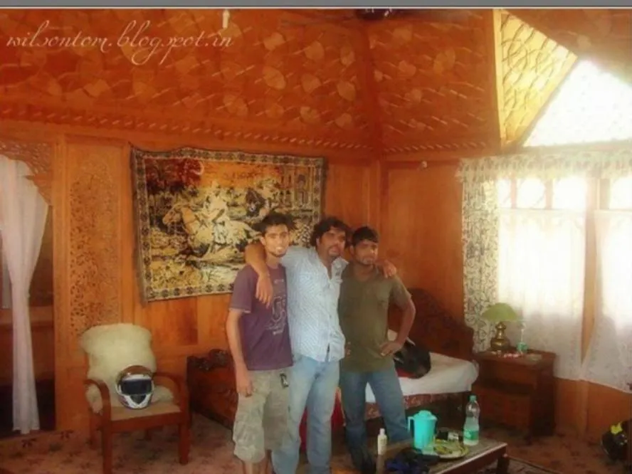 Maharaja palace houseboat