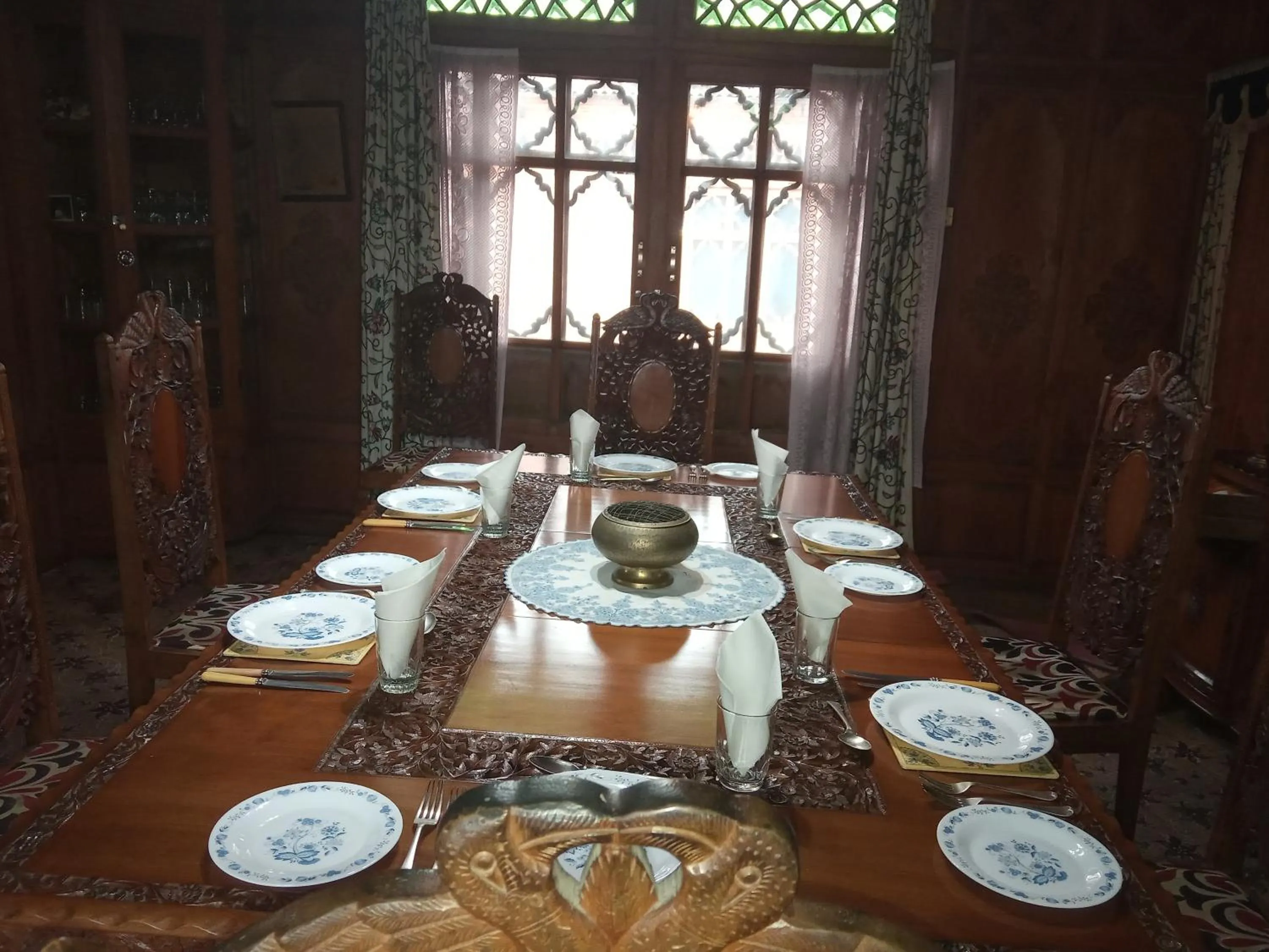 Maharaja palace houseboat