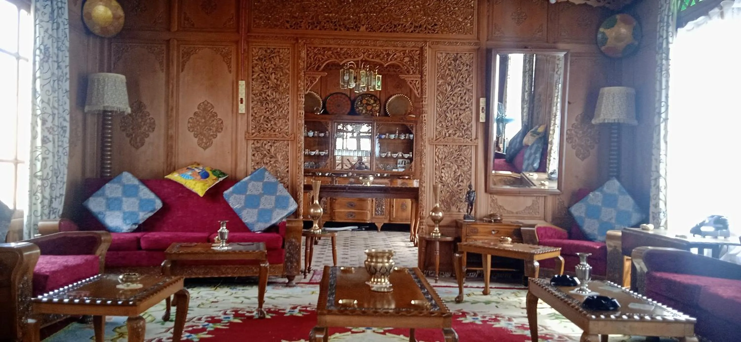 Maharaja palace houseboat