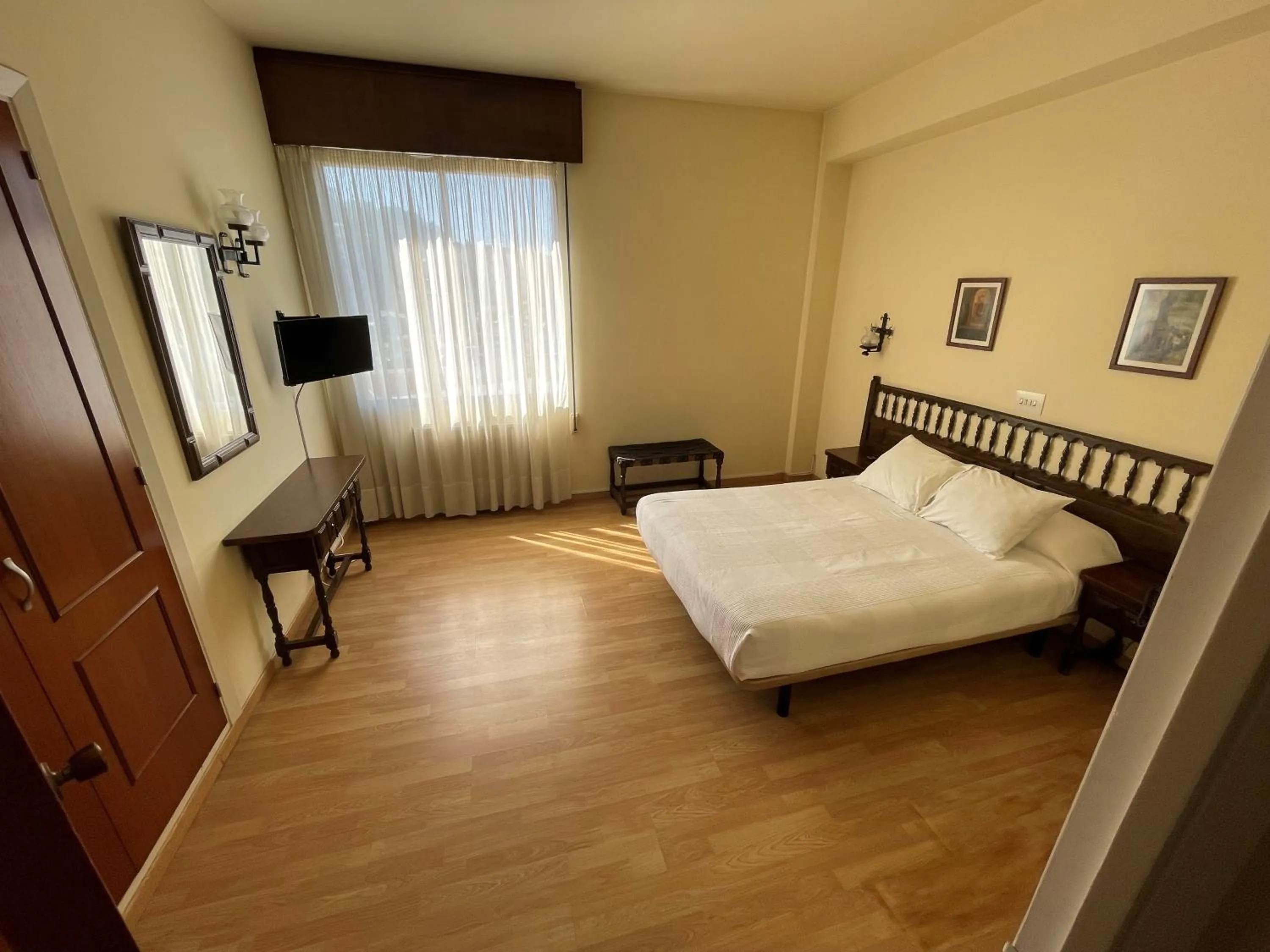 Photo of the whole room, Bed in Hotel Eumesa