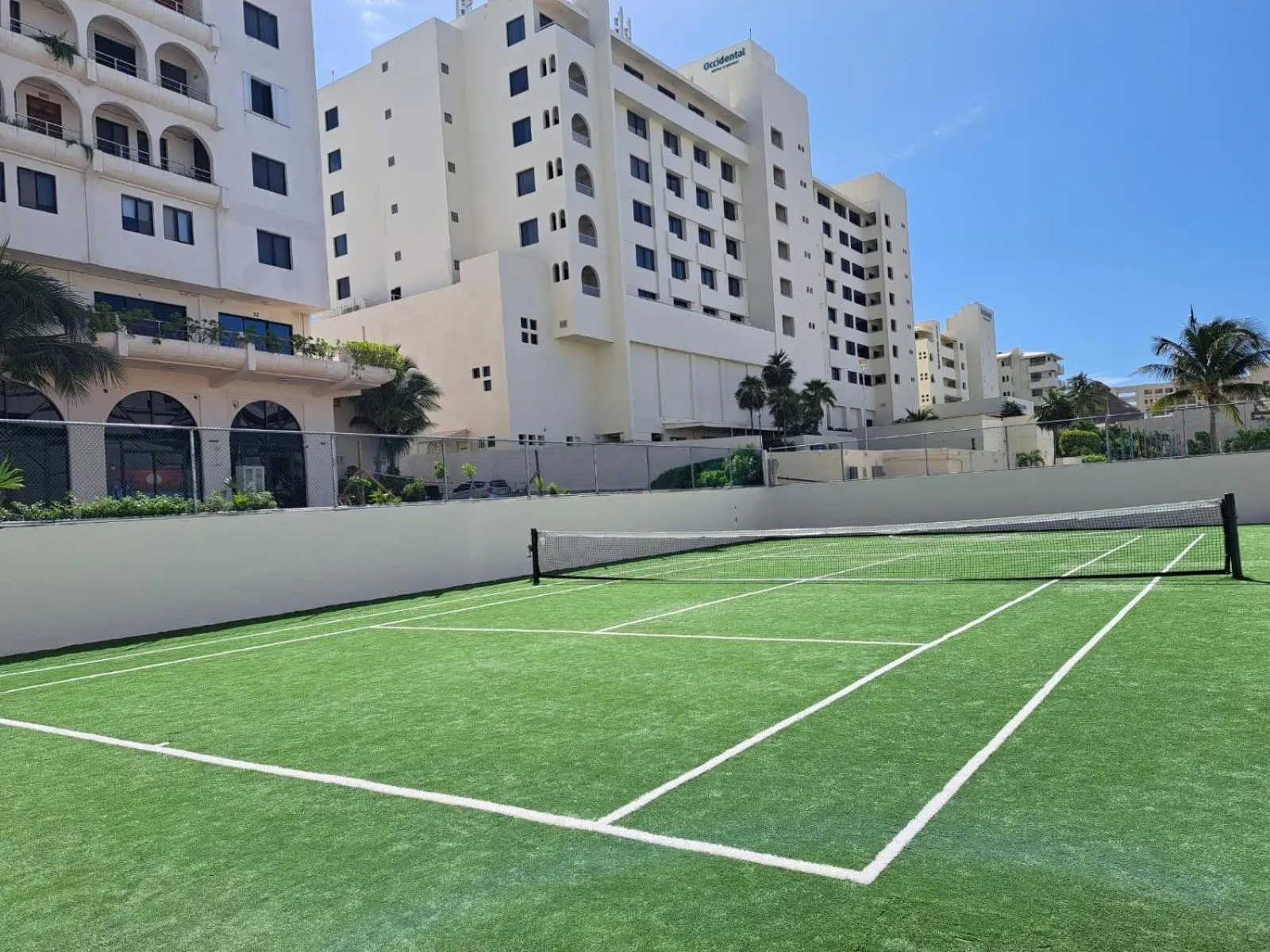 Tennis court in Sparkling Ocean View in Cancun